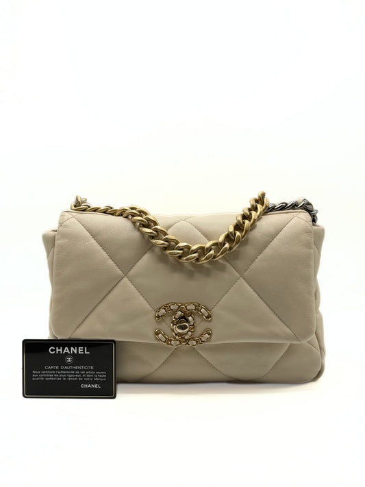 CHANEL | 19 Small Beige