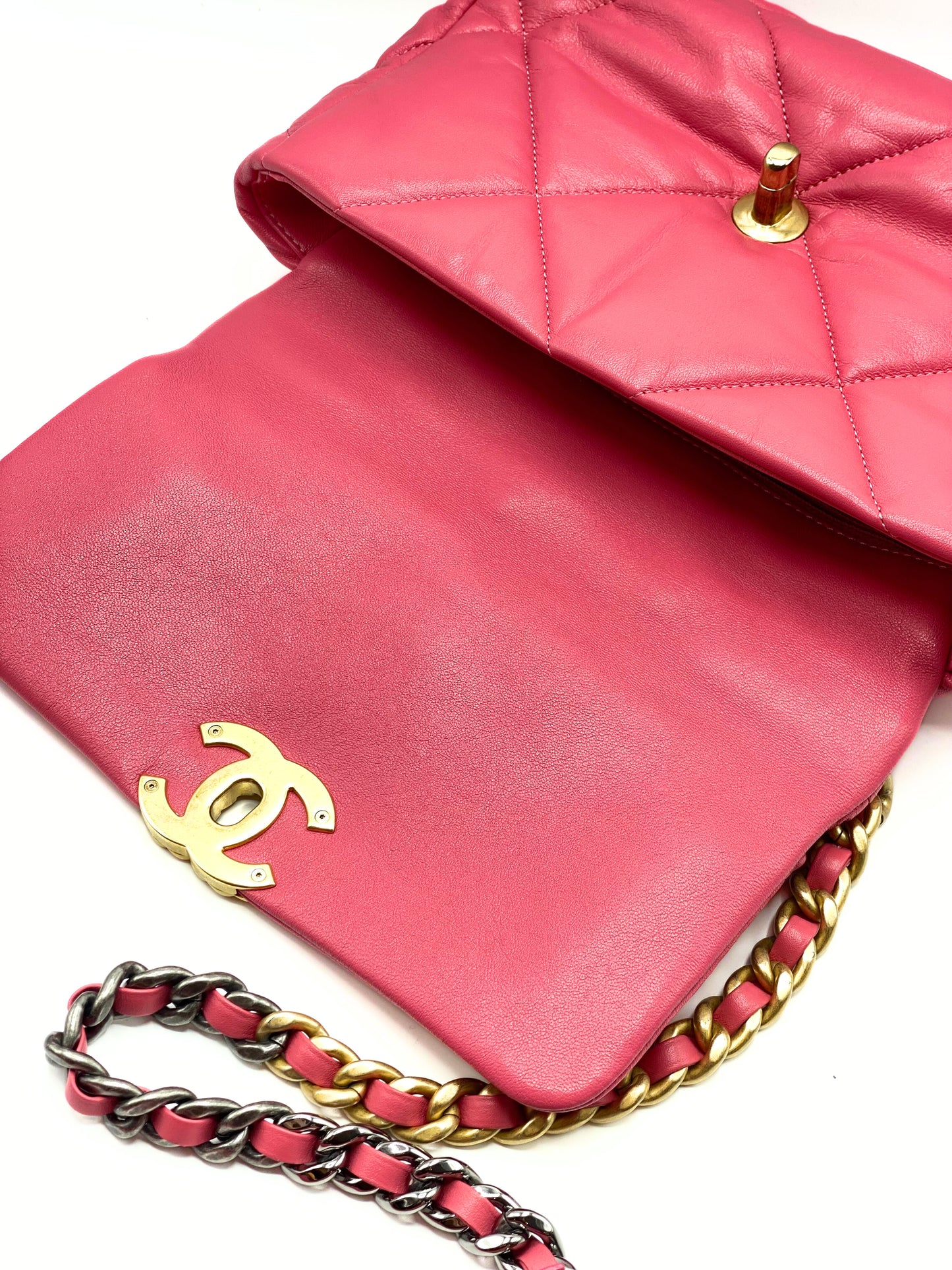 CHANEL | Small 19 Flap Bag