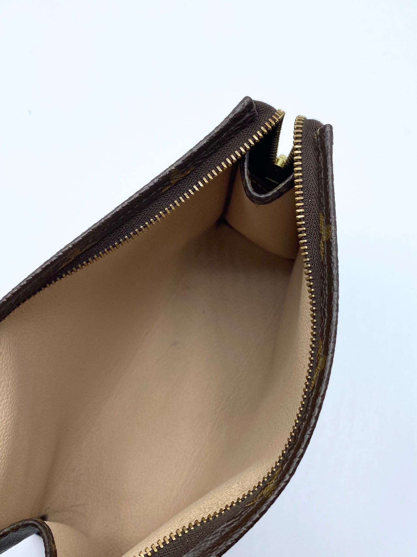 LOUIS VUITTON | Trousse Toilette