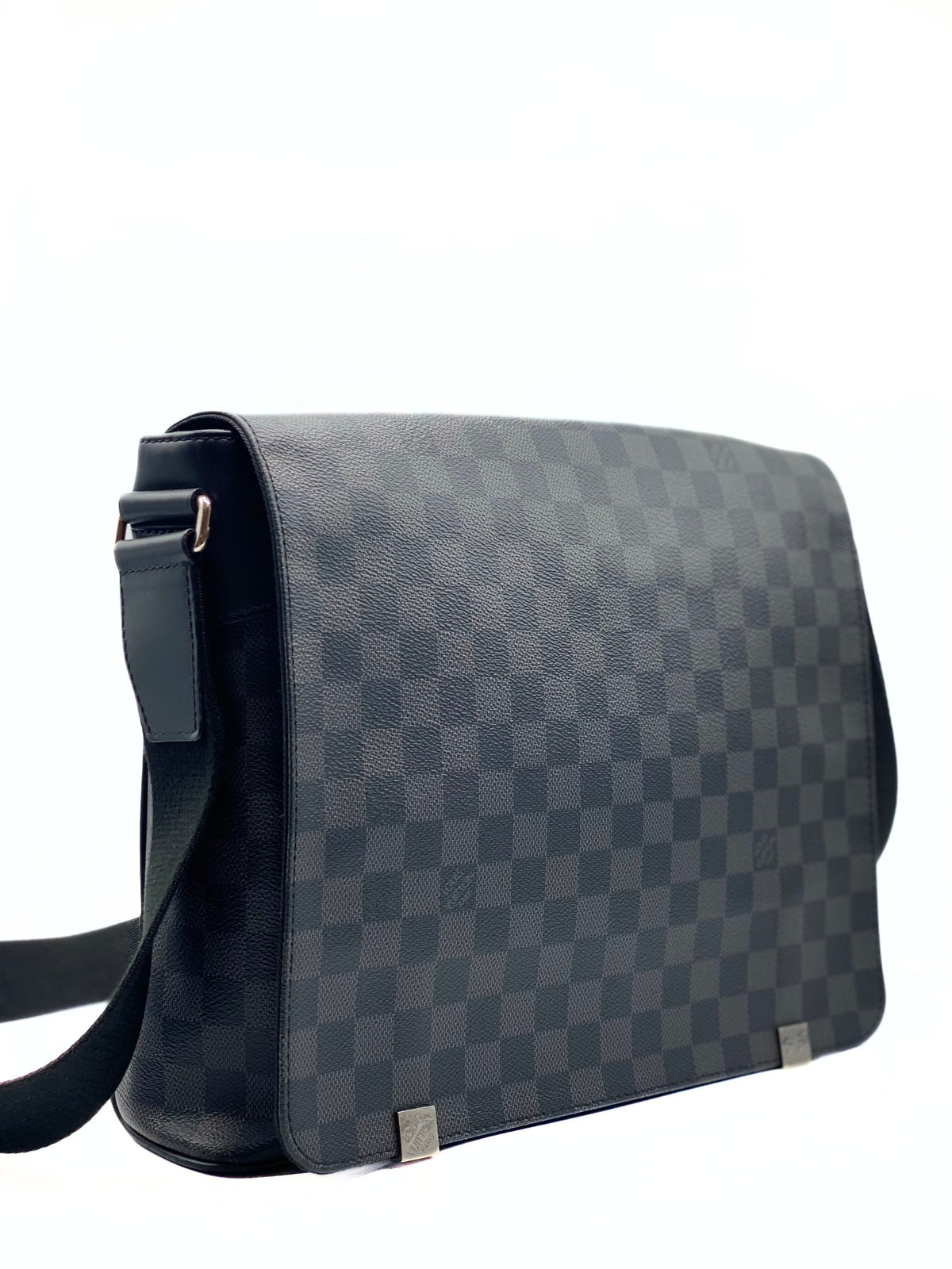 LOUIS VUITTON | District Messenger Bag