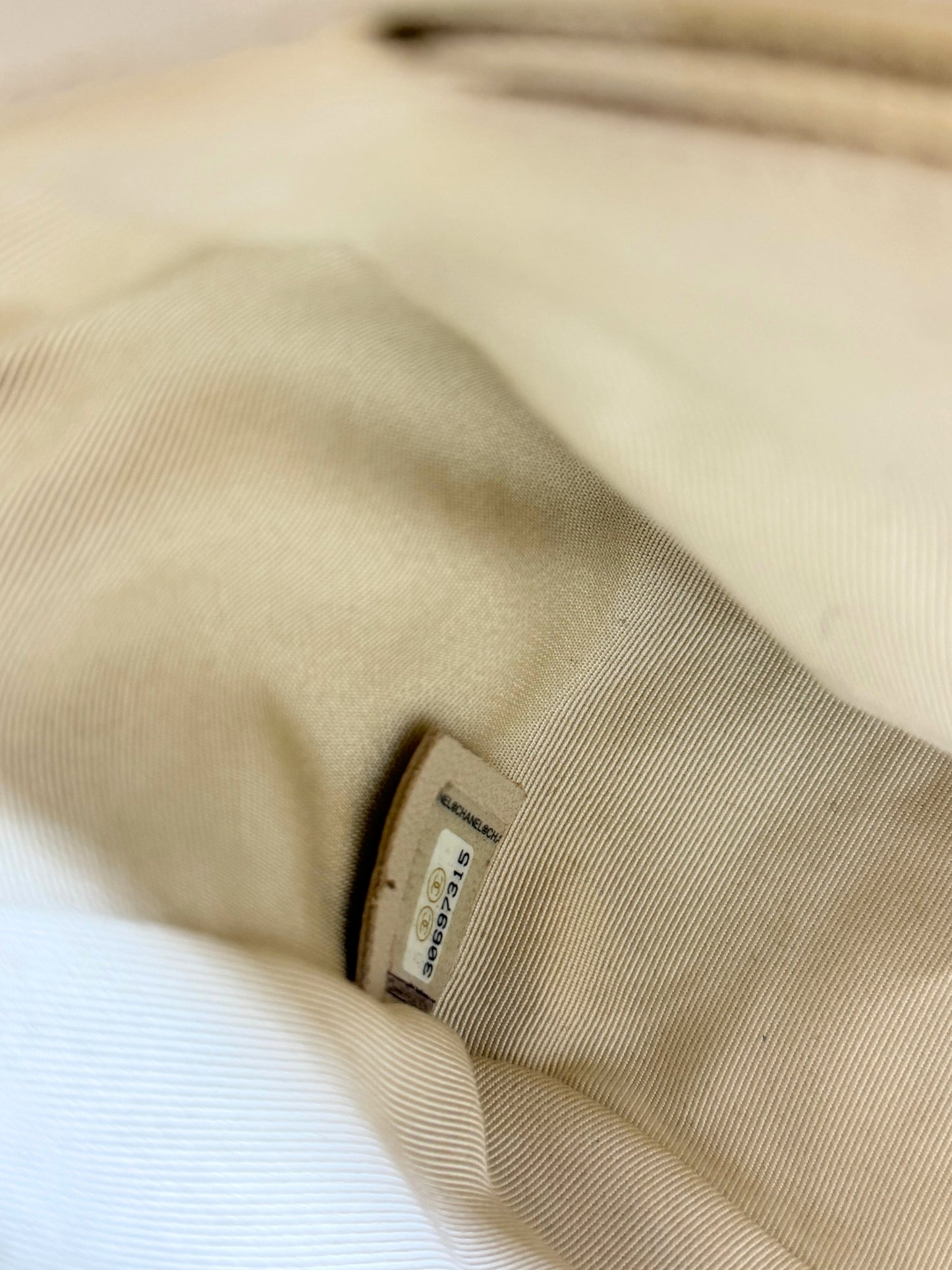 CHANEL | 19 Small Beige