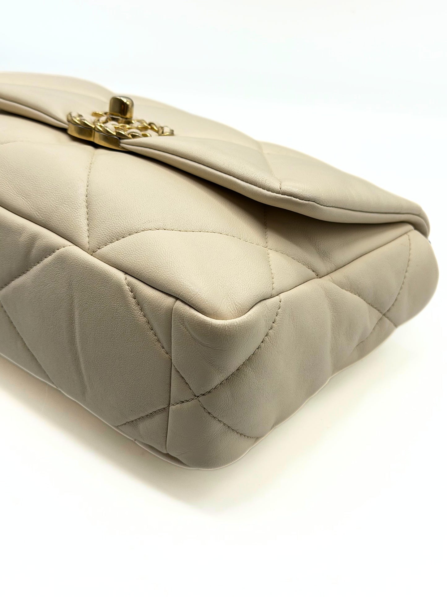 CHANEL | 19 Small Beige
