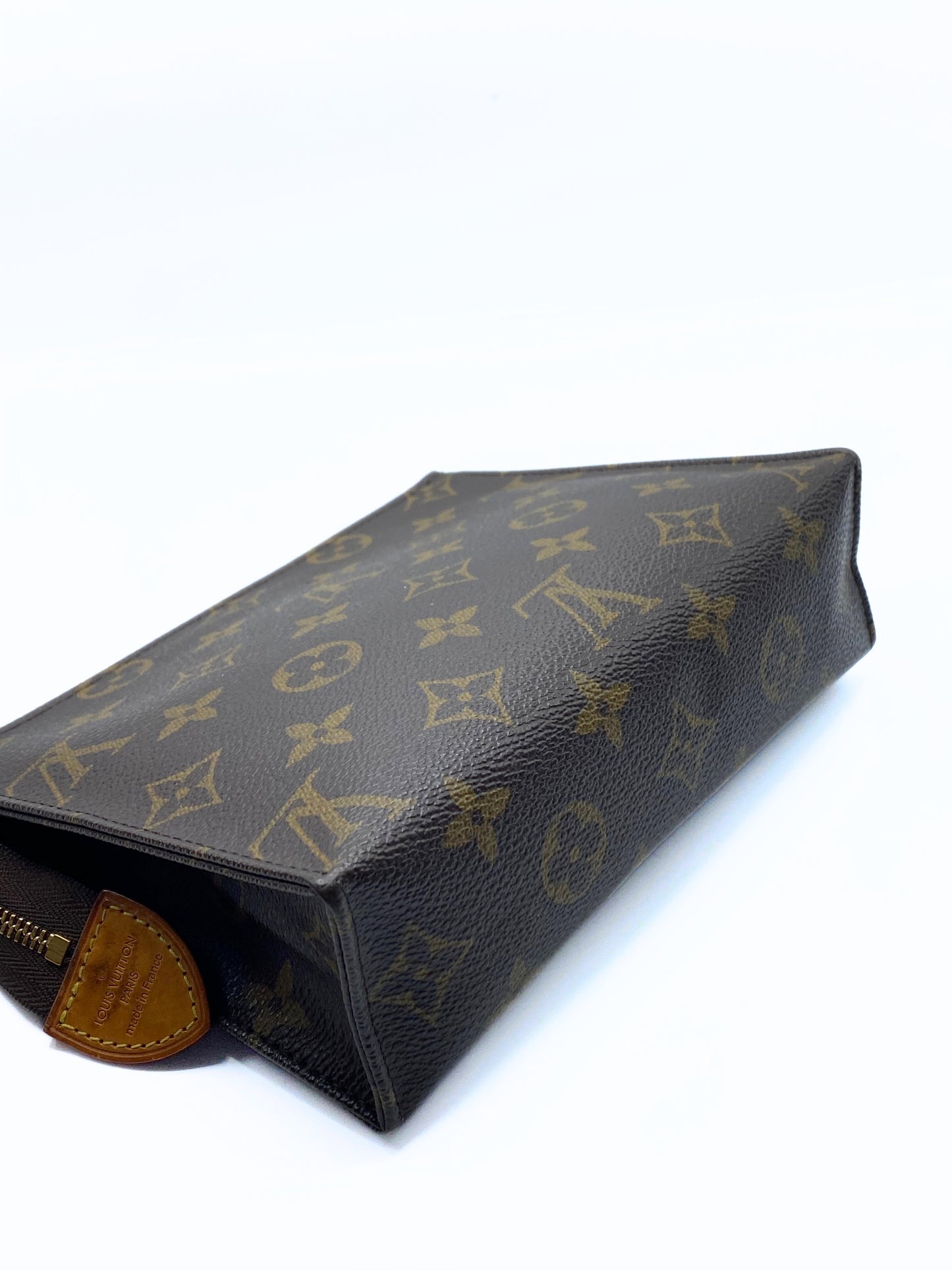 LOUIS VUITTON | Trousse Toilette