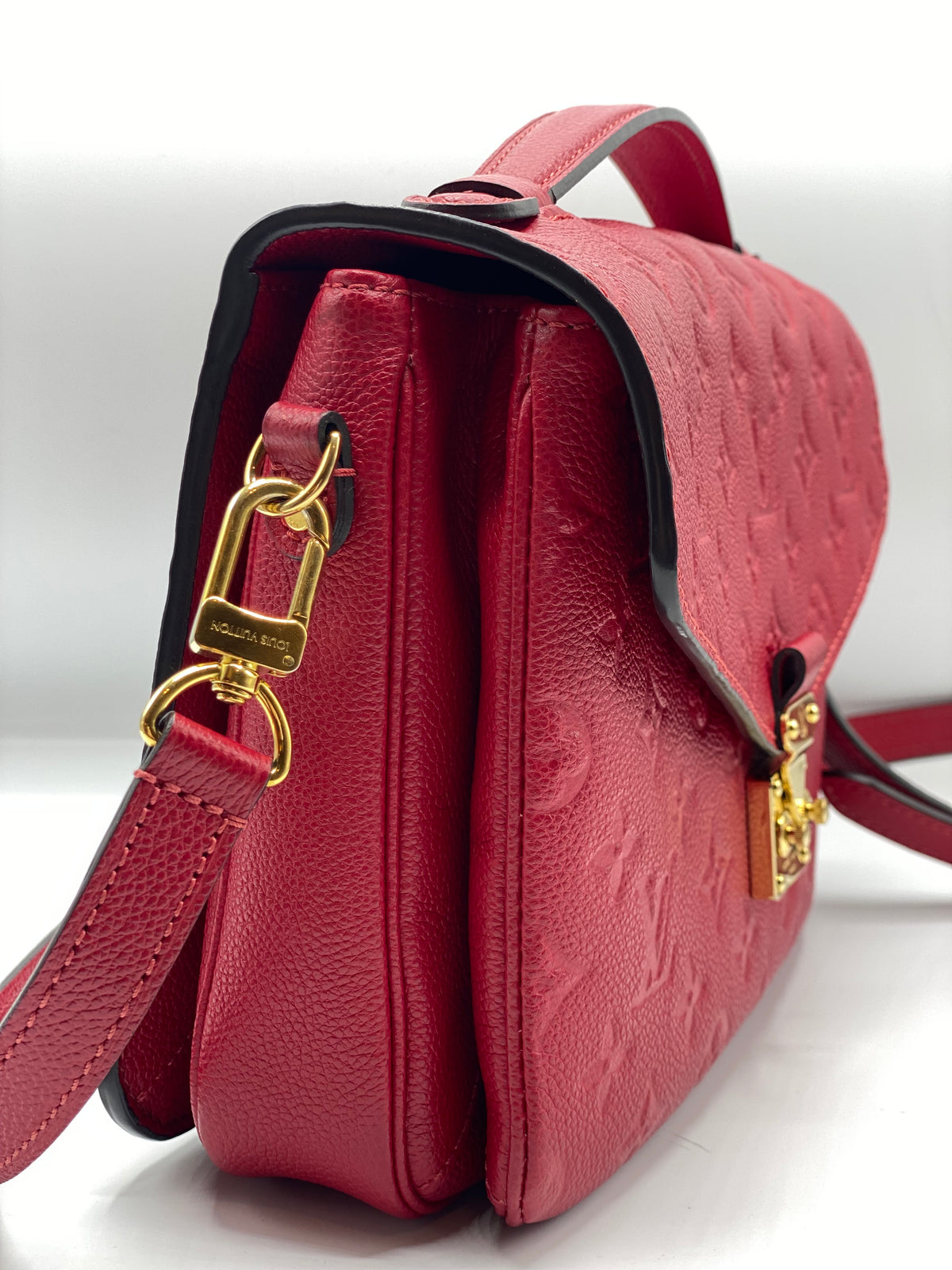 LOUIS VUITTON | Pochette Métis Cherry Red Empreinte Leather