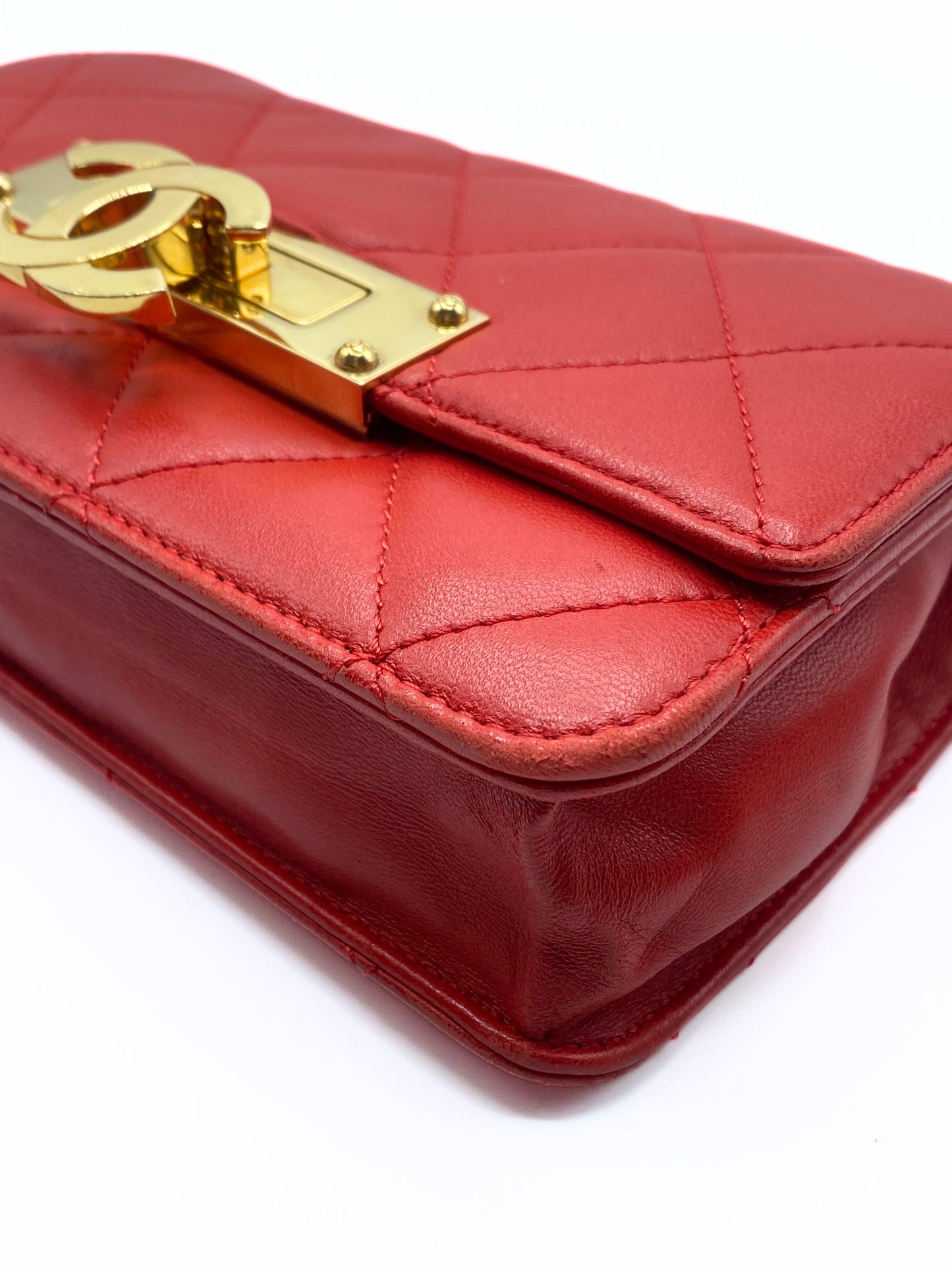 CHANEL | Golden Class Wallet on Chain