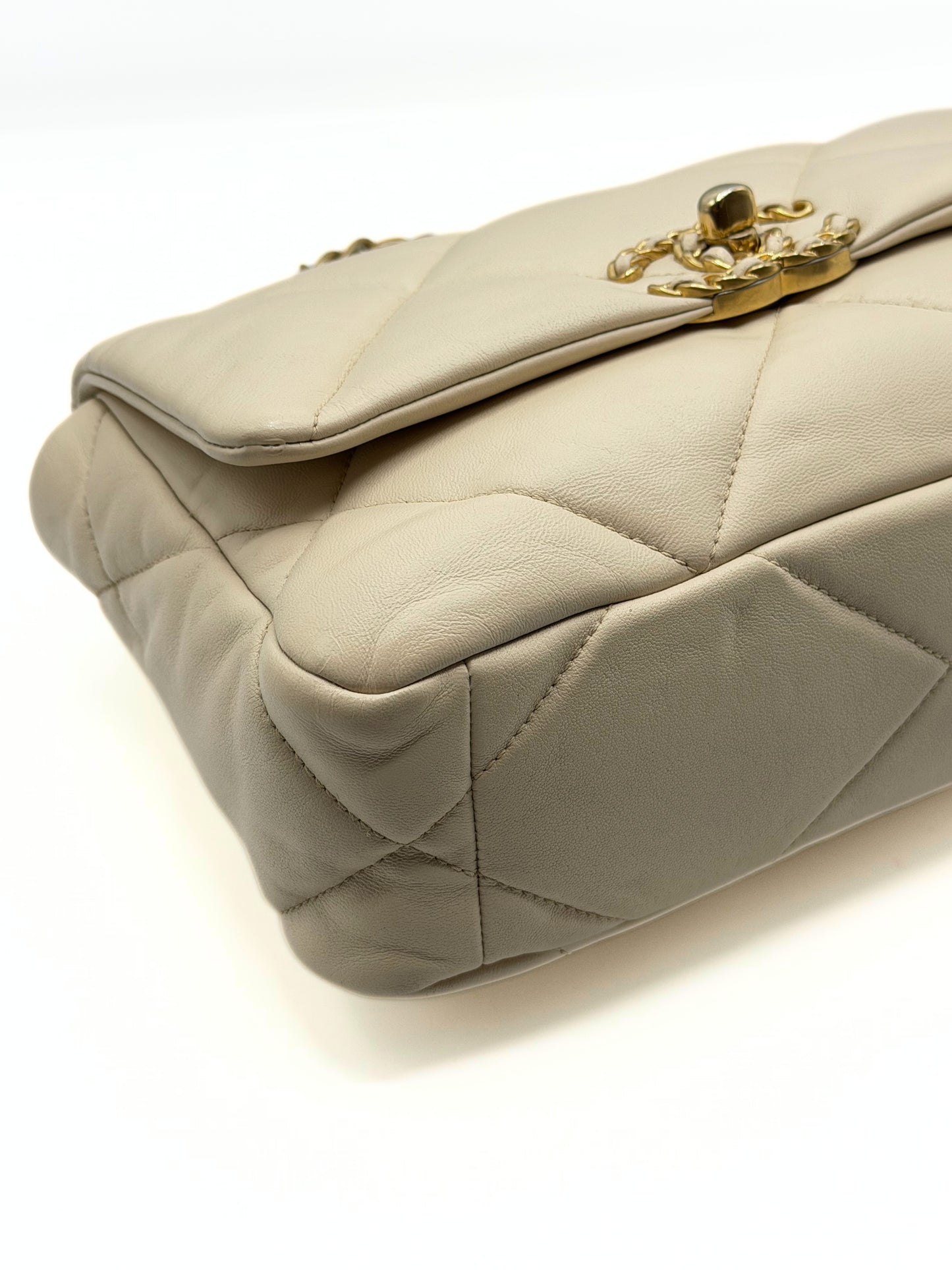 CHANEL | 19 Small Beige