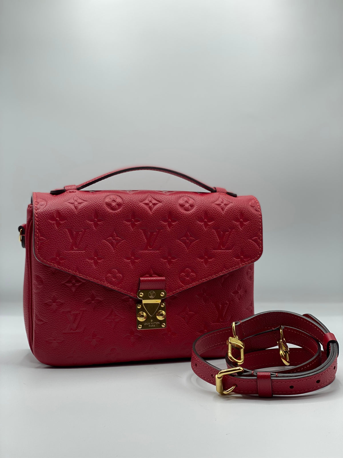 LOUIS VUITTON | Pochette Métis Cherry Red Empreinte Leather