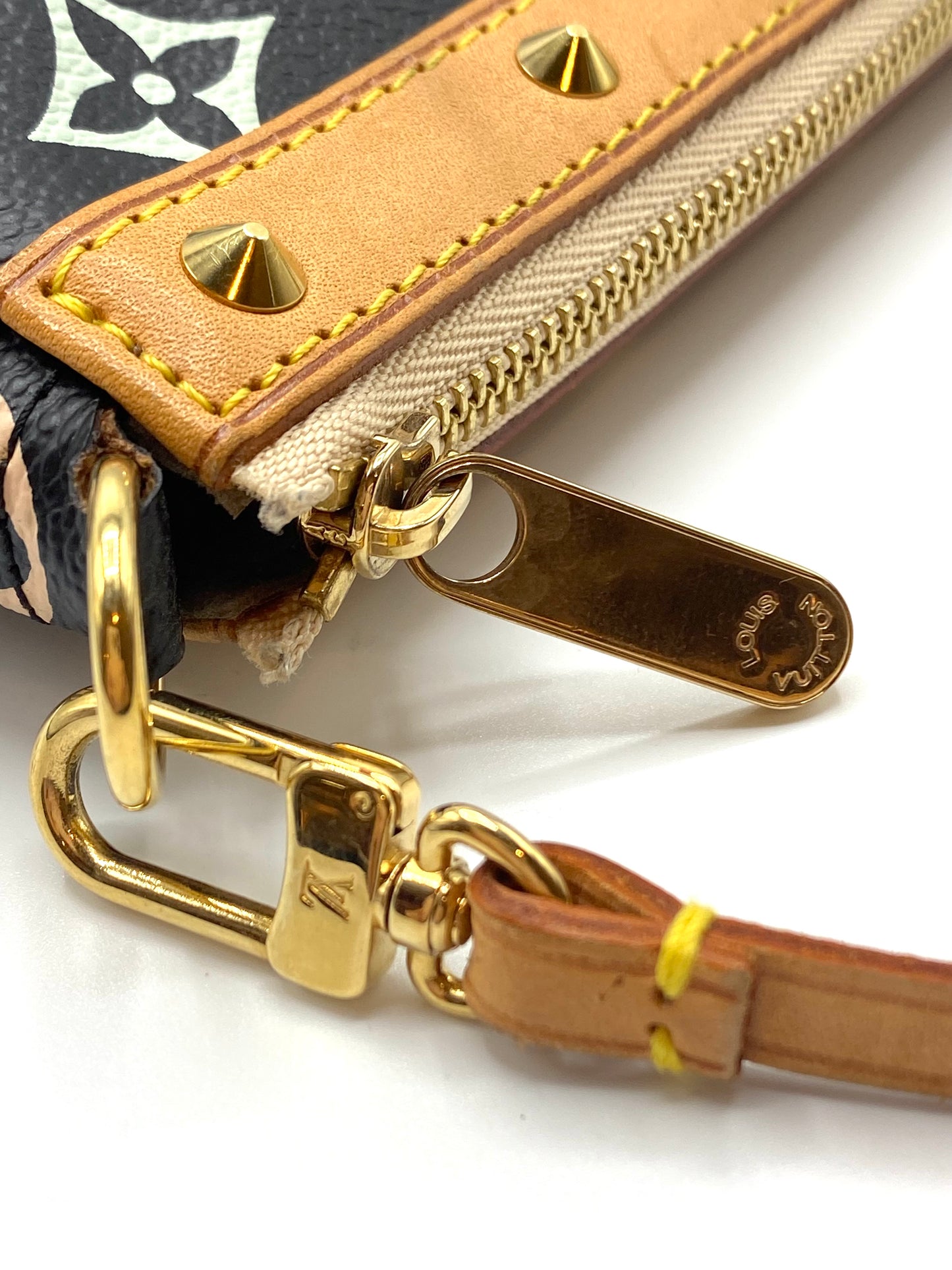 LOUIS VUITTON | Takashi Murakami Pochette Accessoires