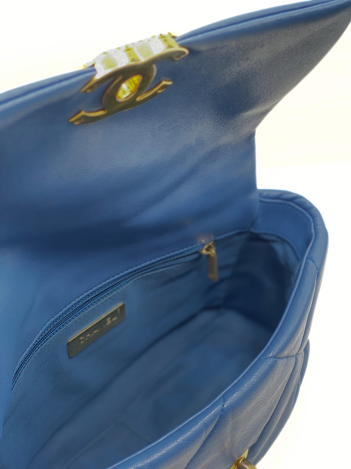 CHANEL | 19 Small Blue