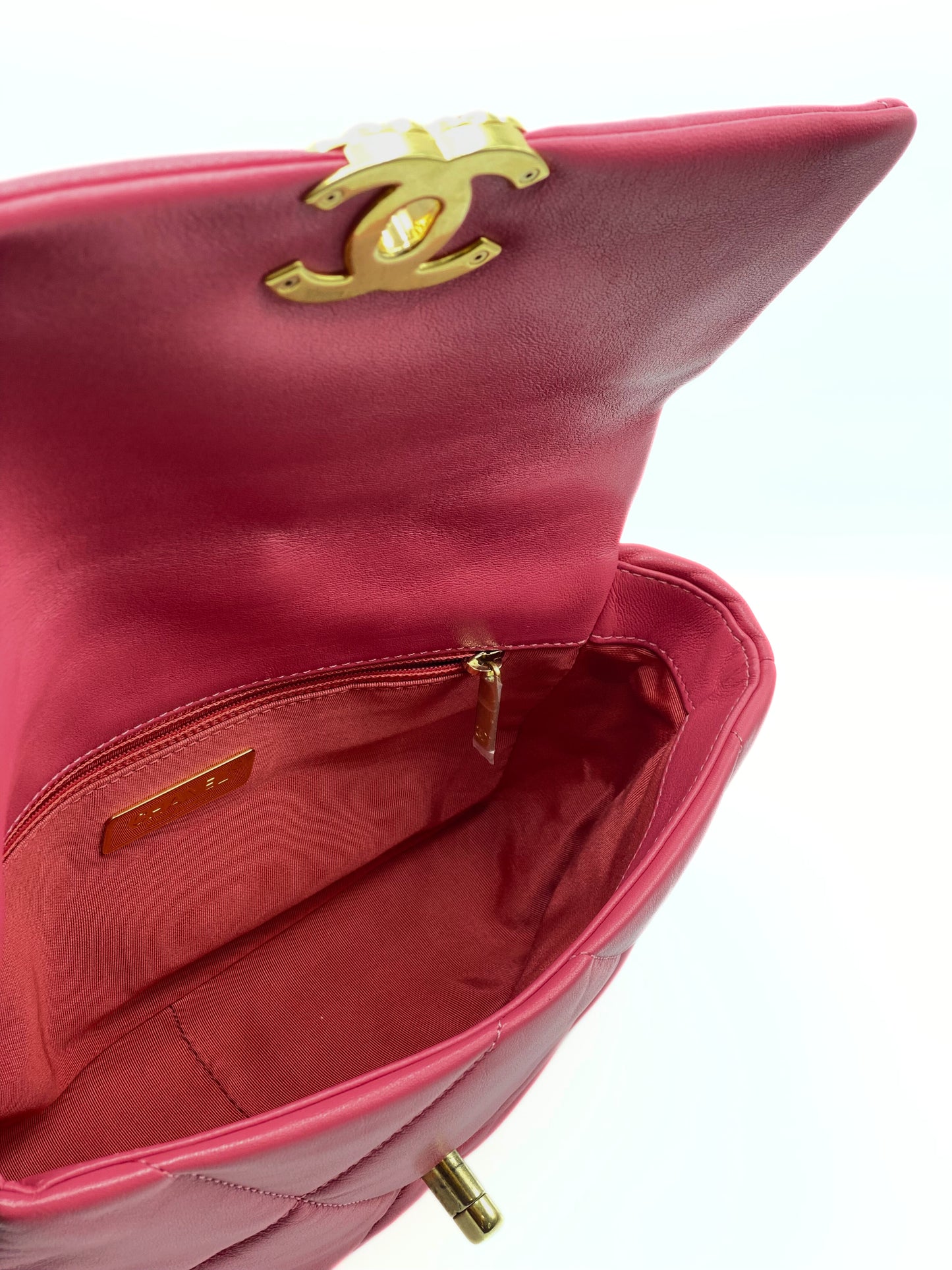 CHANEL | Small 19 Flap Bag