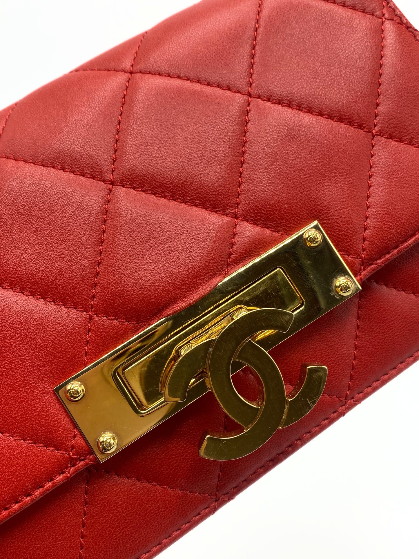 CHANEL | Golden Class Wallet on Chain