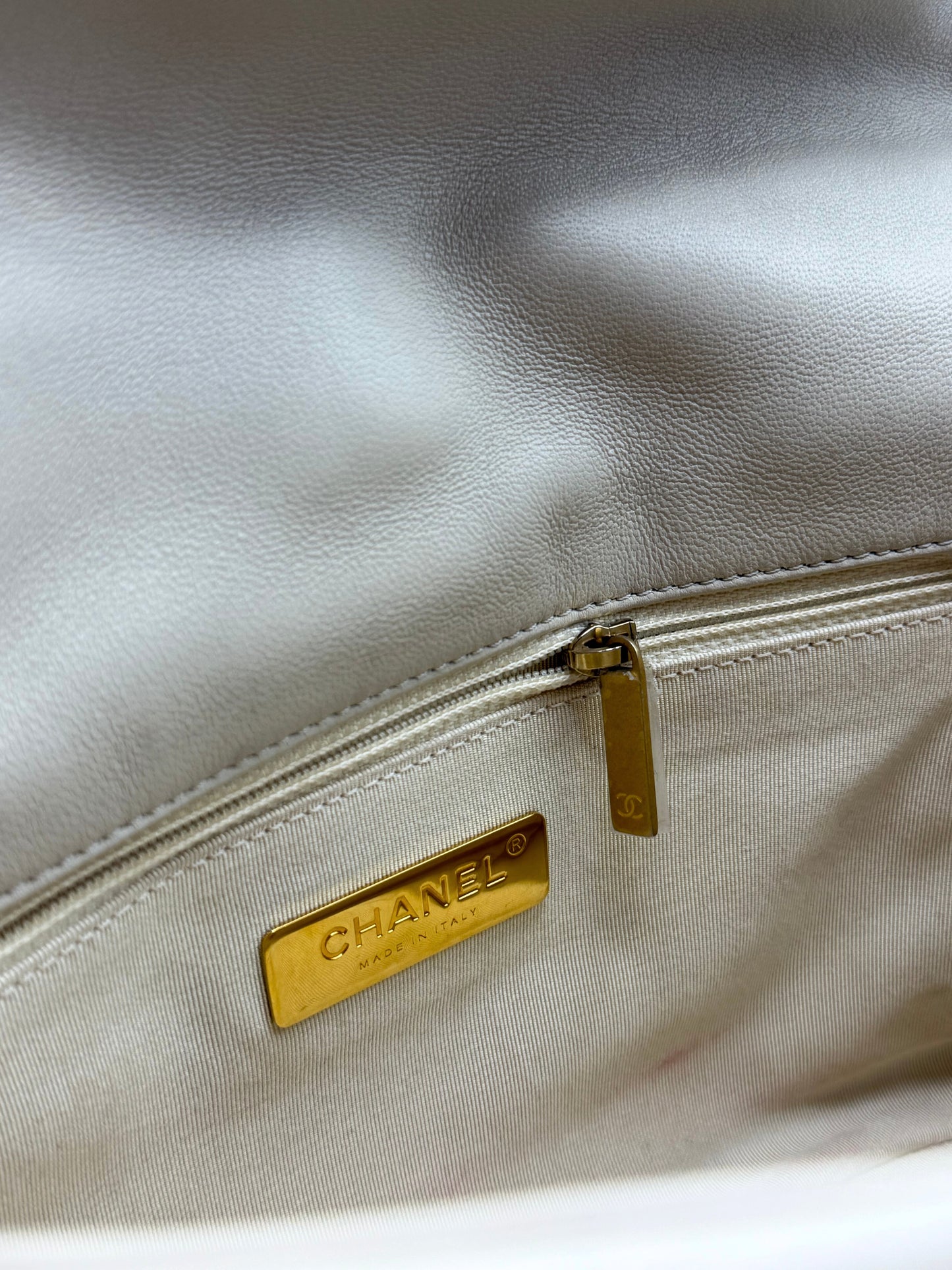 CHANEL | 19 Beige Small