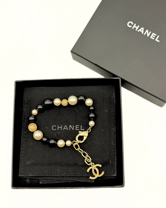 CHANEL | Black & White Pearls Bracelet