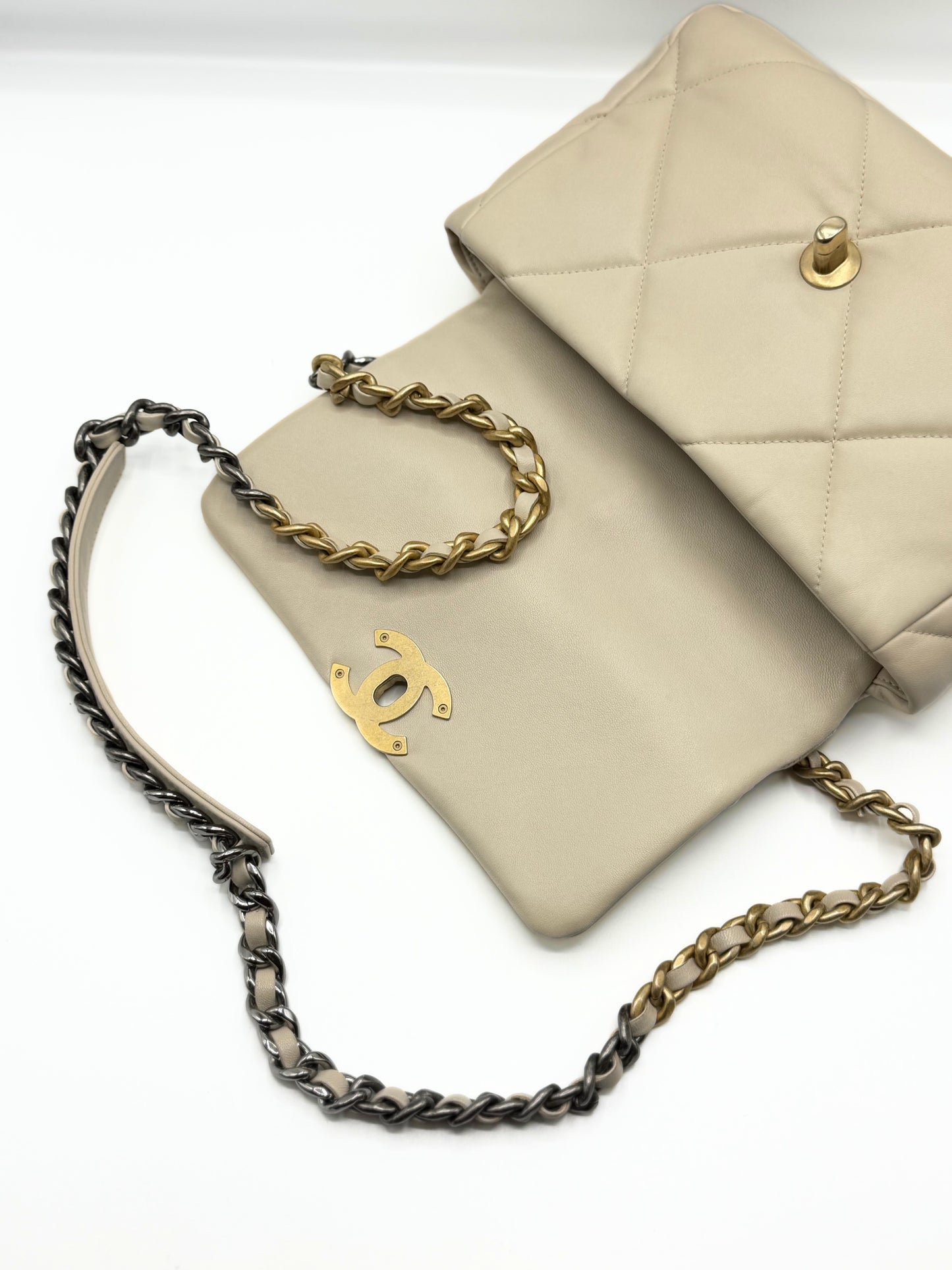 CHANEL | 19 Beige Small