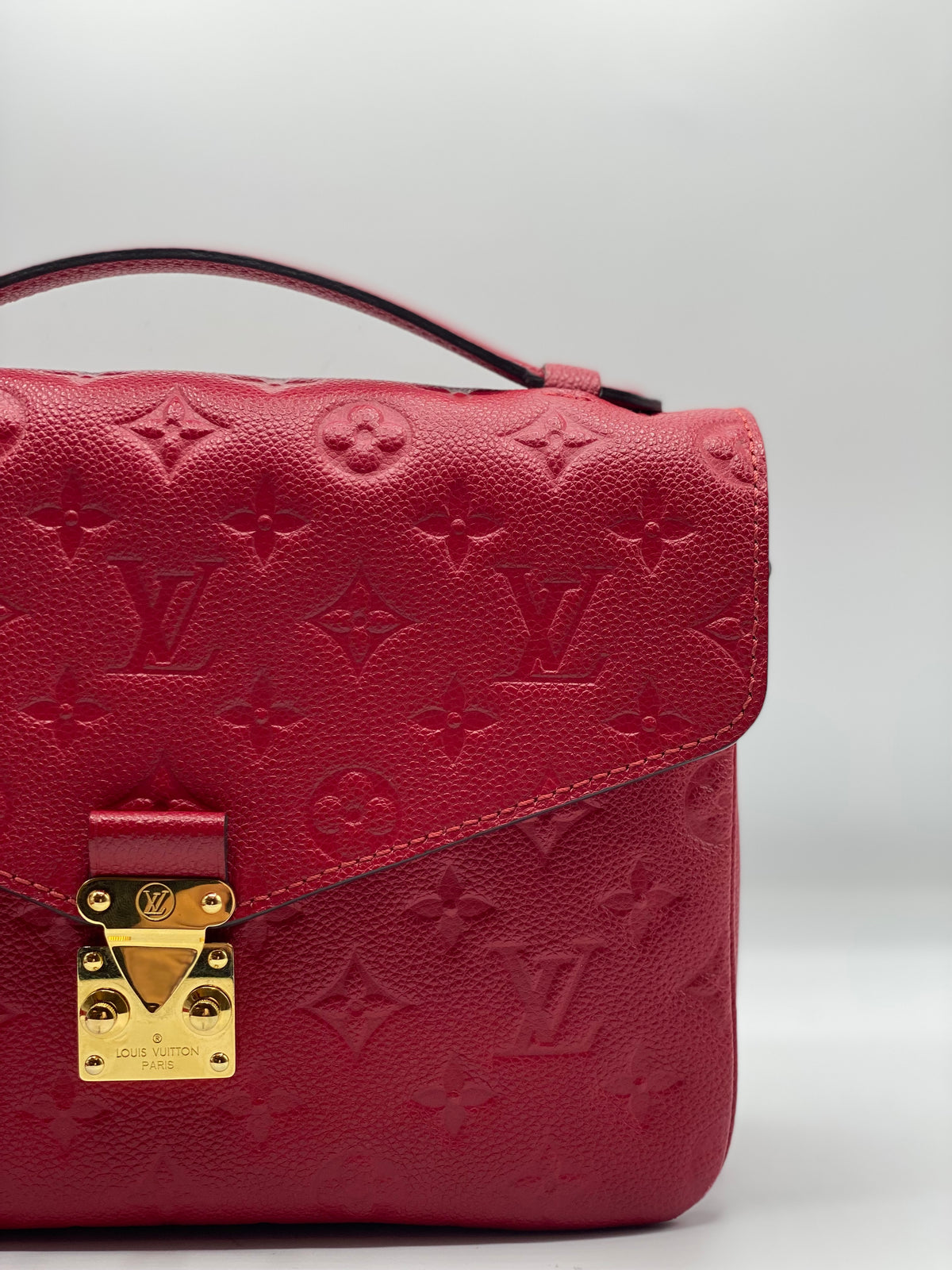 LOUIS VUITTON | Pochette Métis Cherry Red Empreinte Leather