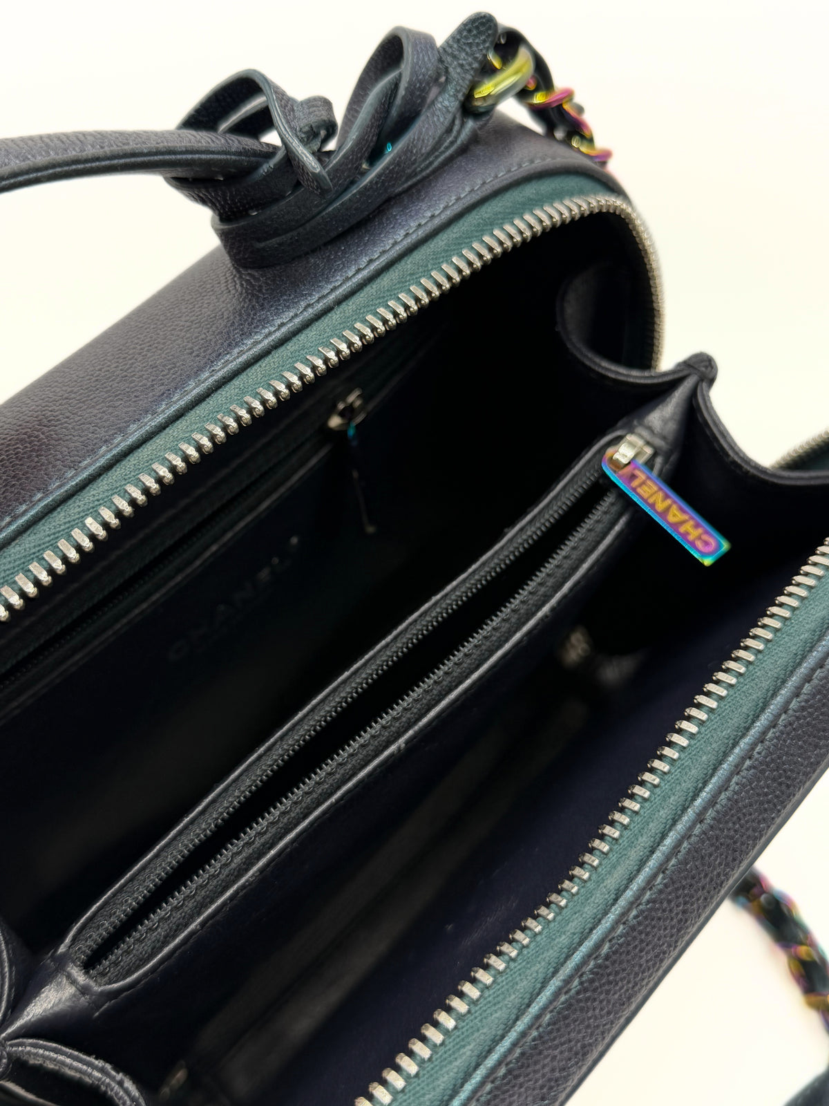 CHANEL | Vanity Medium Filigree Iridescent Green