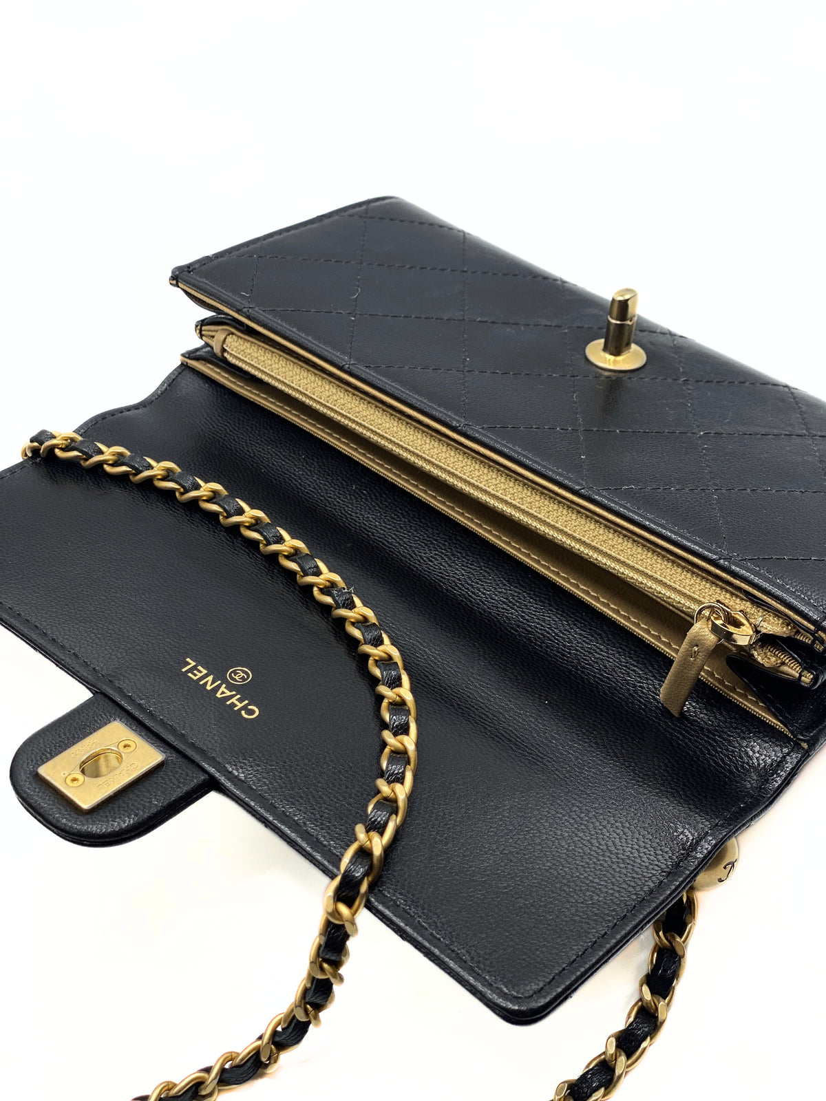 CHANEL | Chic Pearls Wallet On Chain