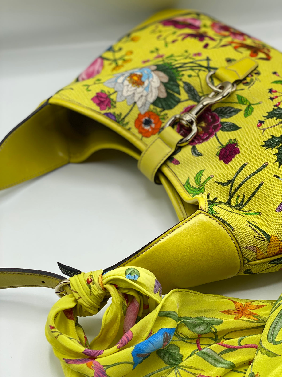 GUCCI  | Yellow Jackie O Bouvier Botanical Floral Canvas Hobo Bag