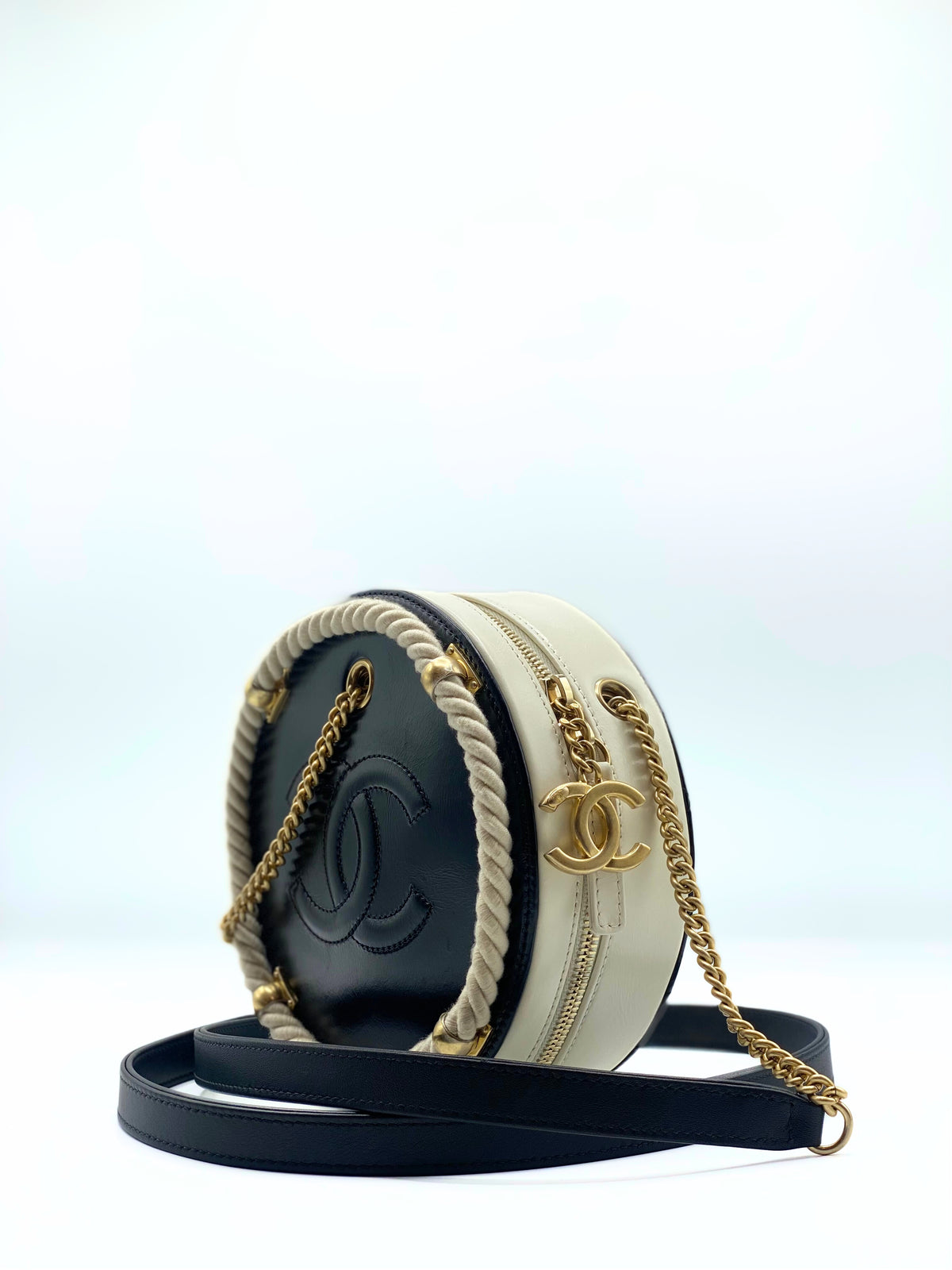 CHANEL | En Vogue Round Limited Edition