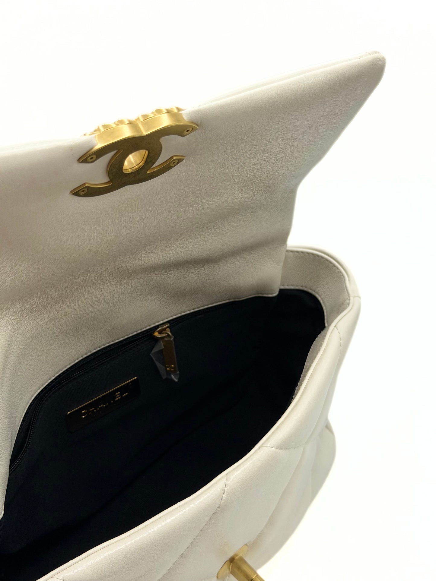 CHANEL | 19 Flap Bag Medium – White