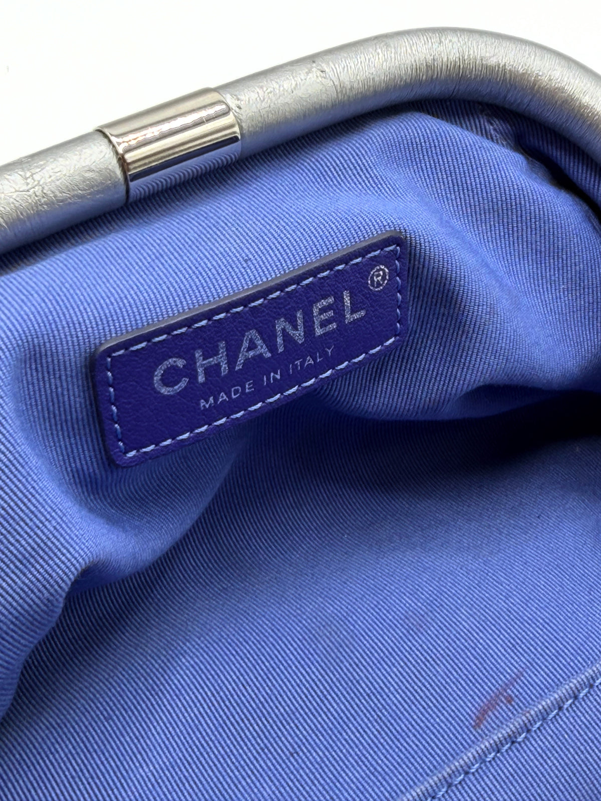 CHANEL | Kiss Lock Silver Chain Clutch