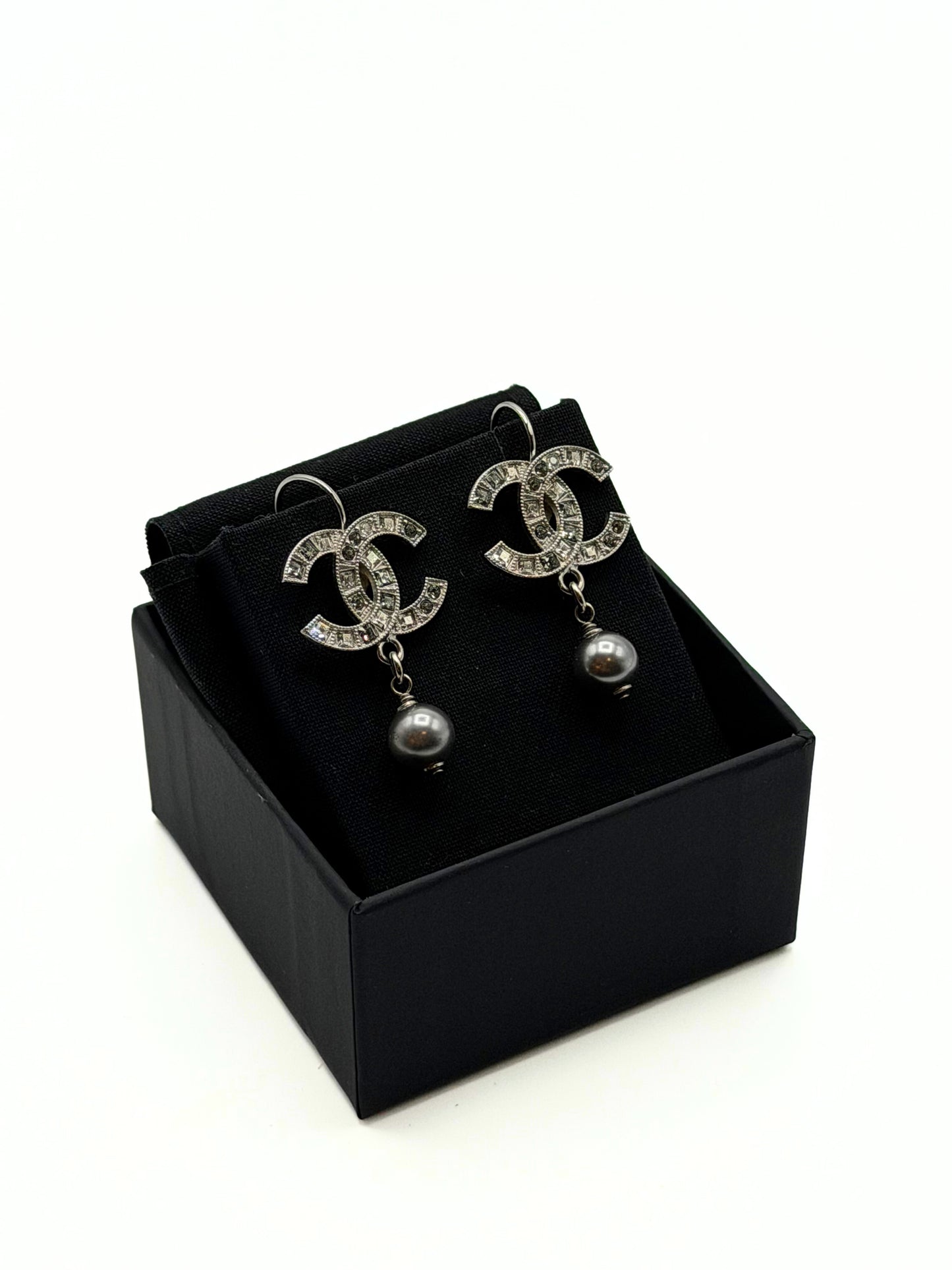 CHANEL | CC Earrings With Pearls