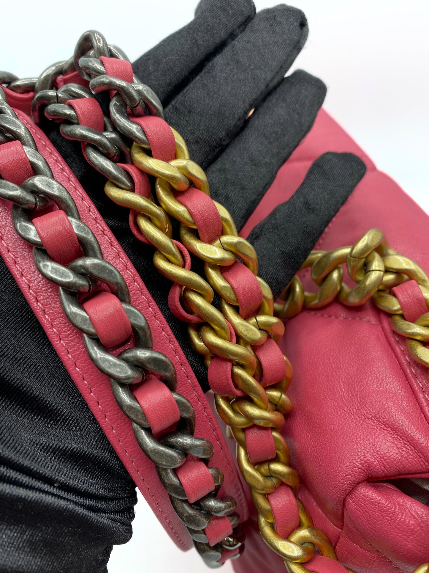 CHANEL | Small 19 Flap Bag