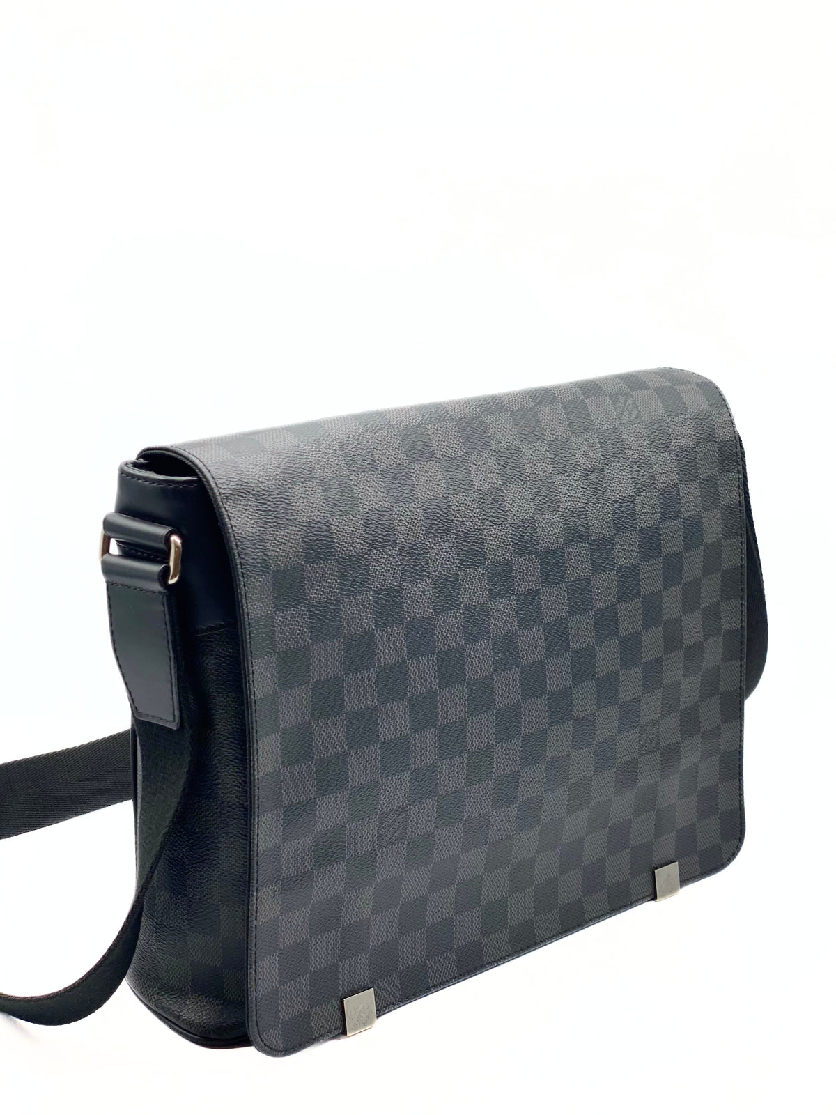 LOUIS VUITTON | District Messenger Bag