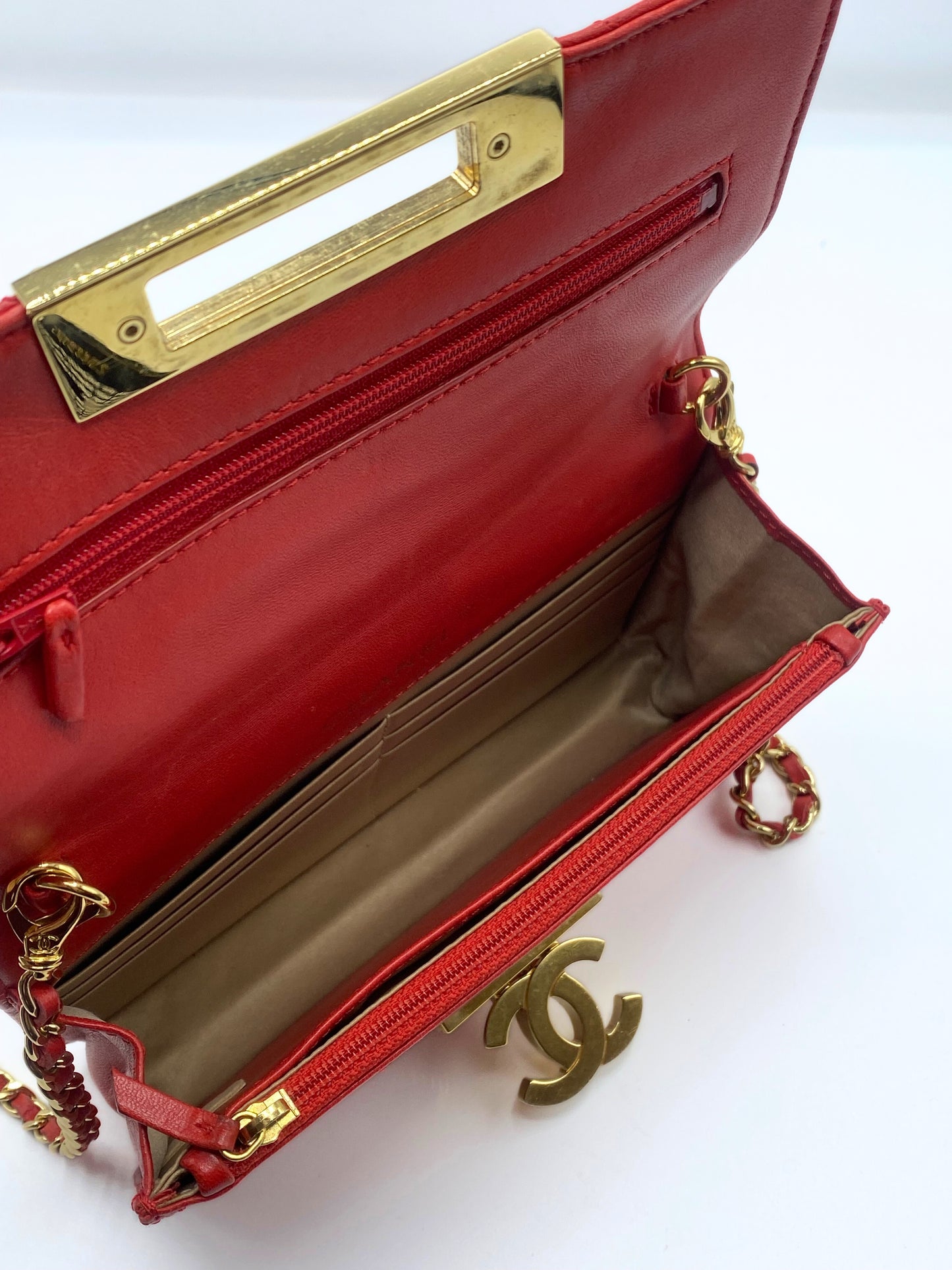 CHANEL | Golden Class Wallet on Chain