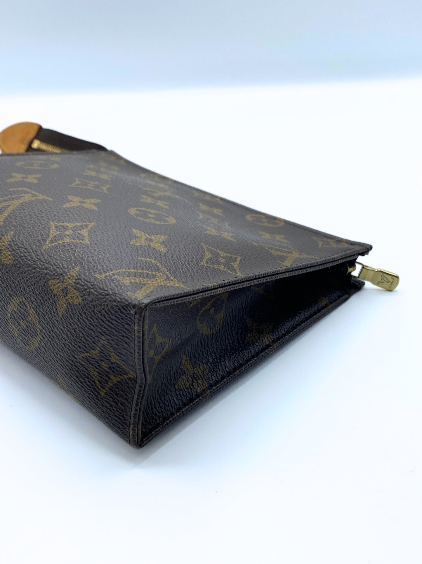 LOUIS VUITTON | Trousse Toilette