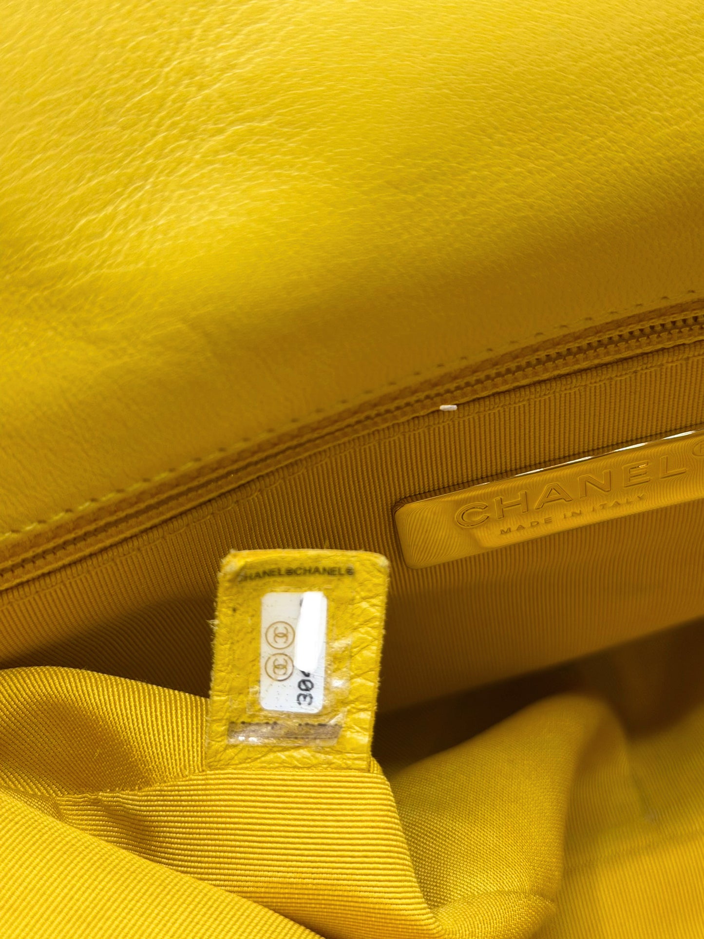 CHANEL |  19 Flap Bag Medium – Yellow