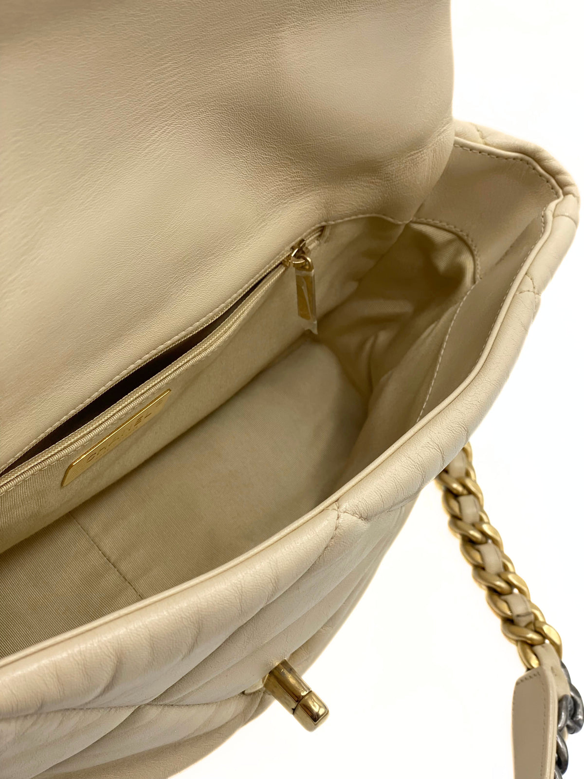 CHANEL | 19 Beige Bag