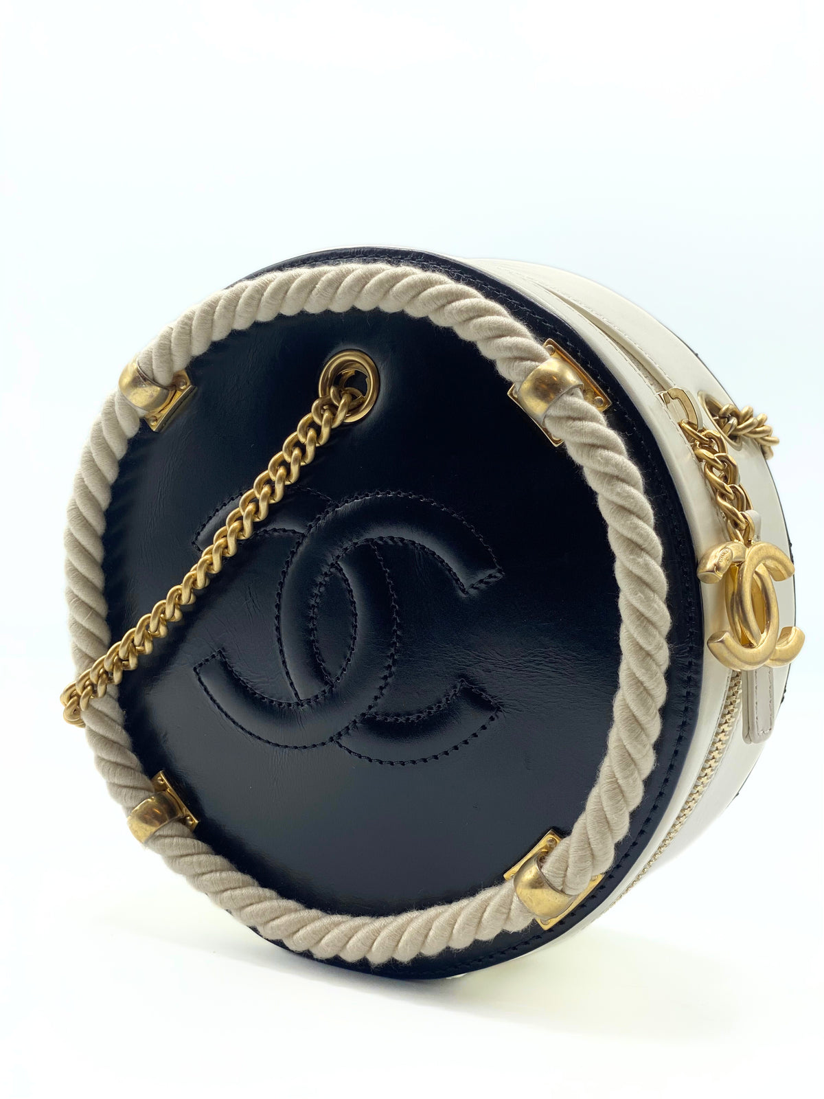 CHANEL | En Vogue Round Limited Edition