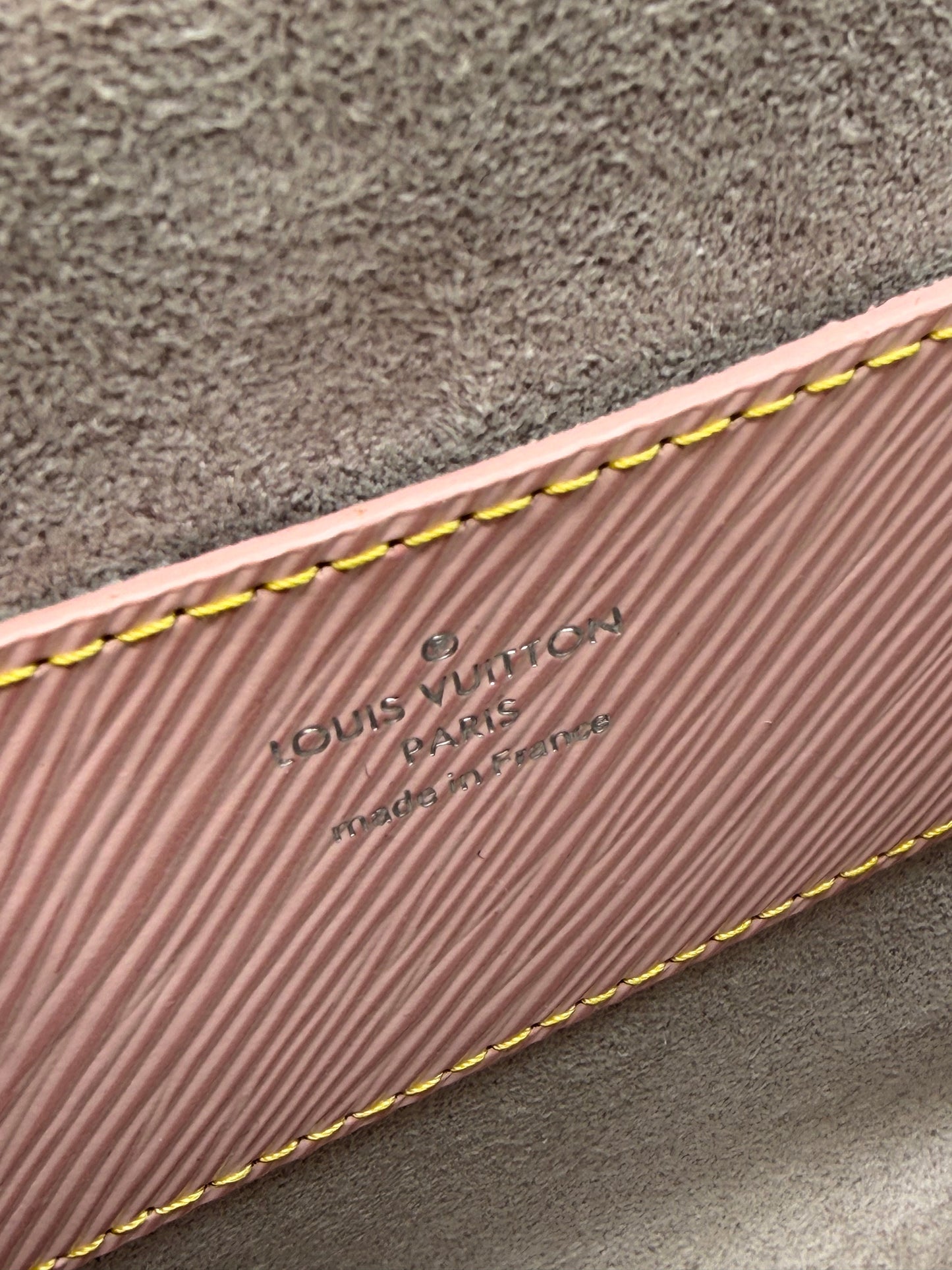 LOUIS VUITTON | Pink Epi Leather Twist MM Shoulder Bag