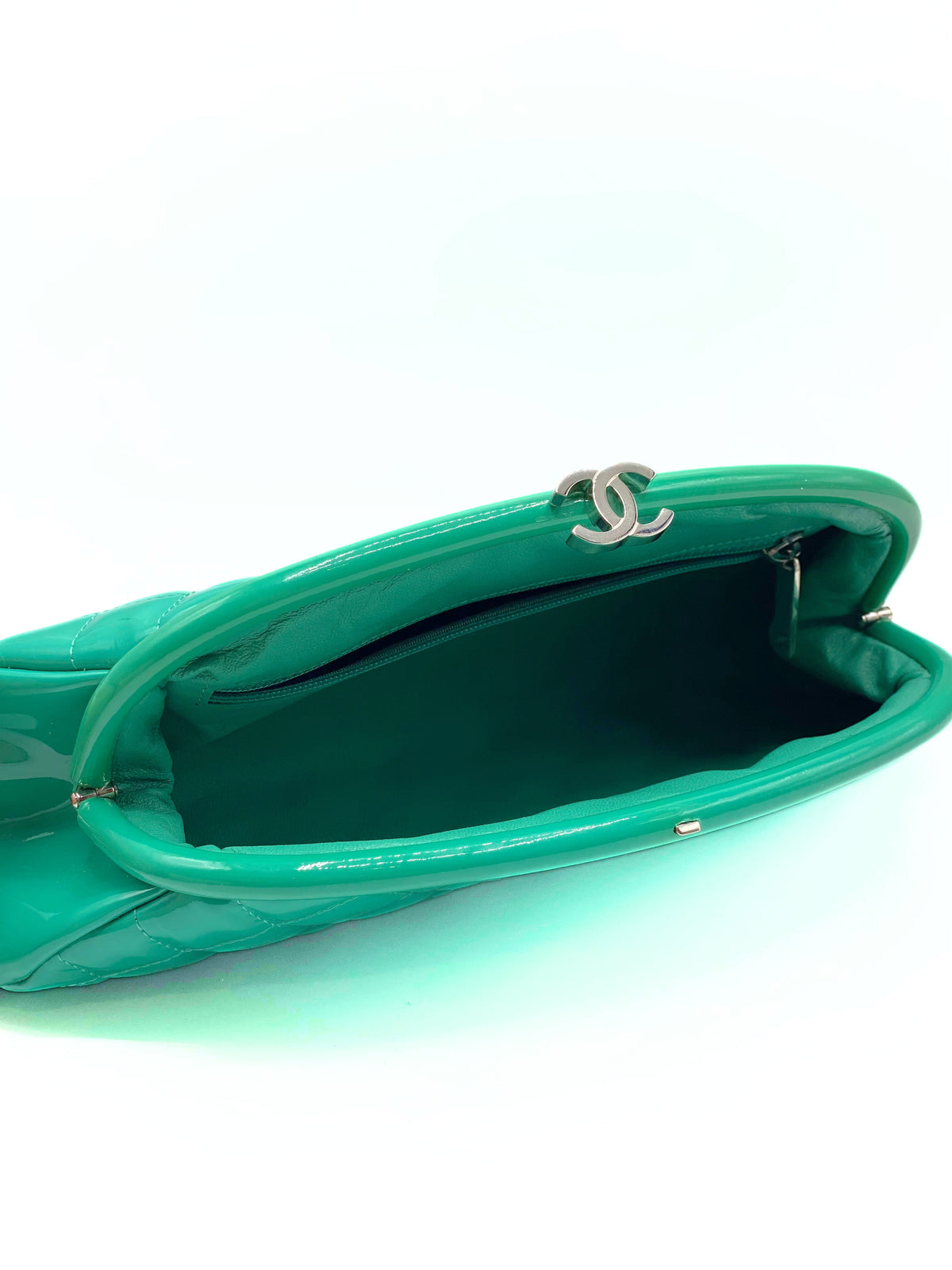 CHANEL | Mademoiselle Clutch Pattent Leather