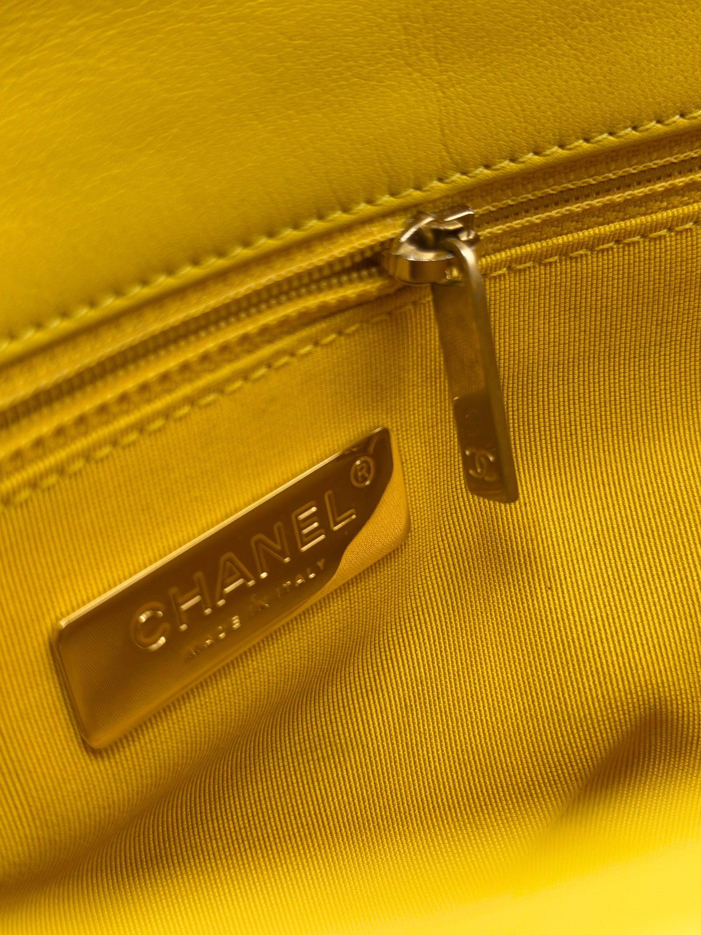 CHANEL |  19 Flap Bag Medium – Yellow