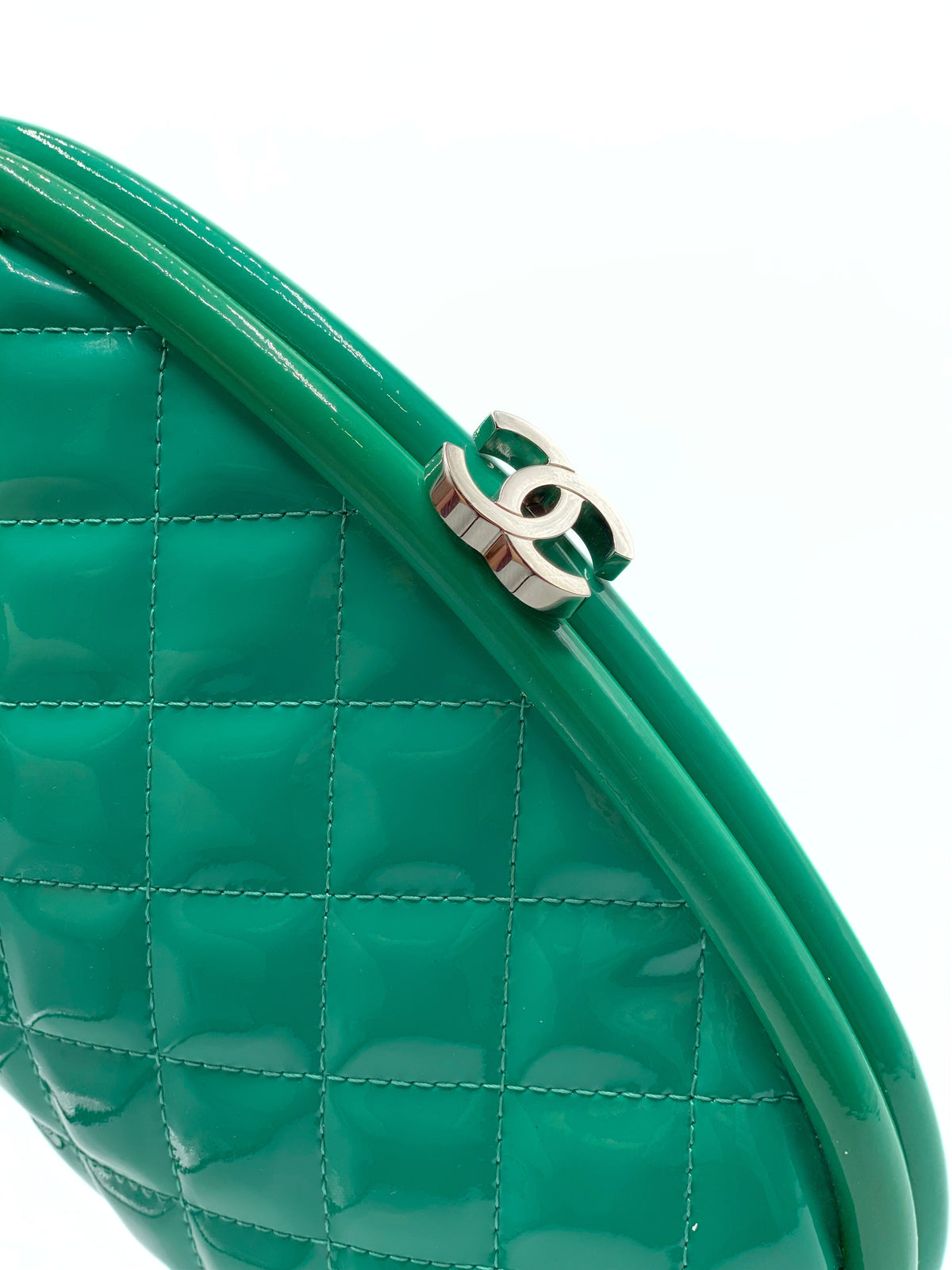 CHANEL | Mademoiselle Clutch Pattent Leather