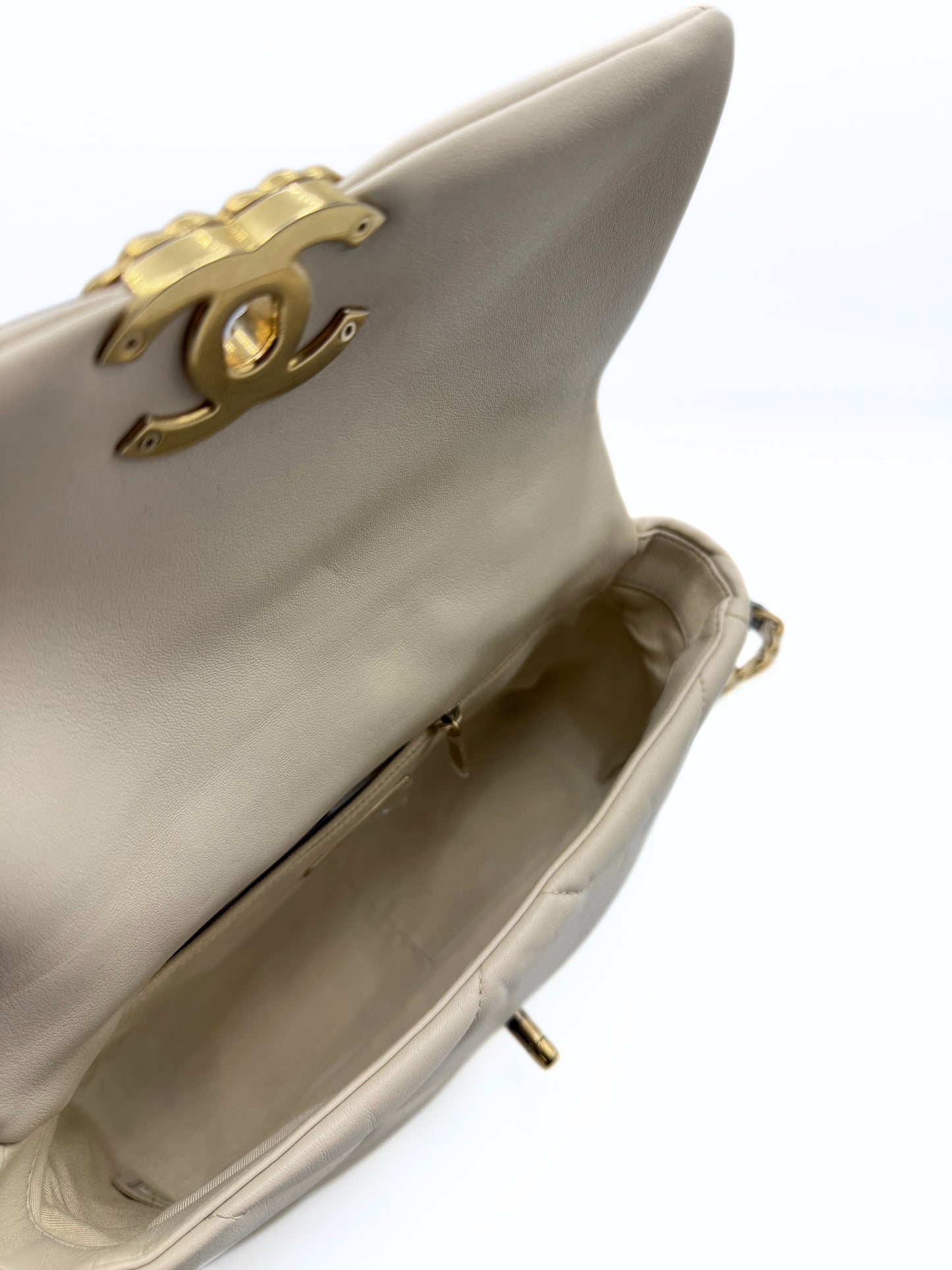 CHANEL | 19 Small Beige