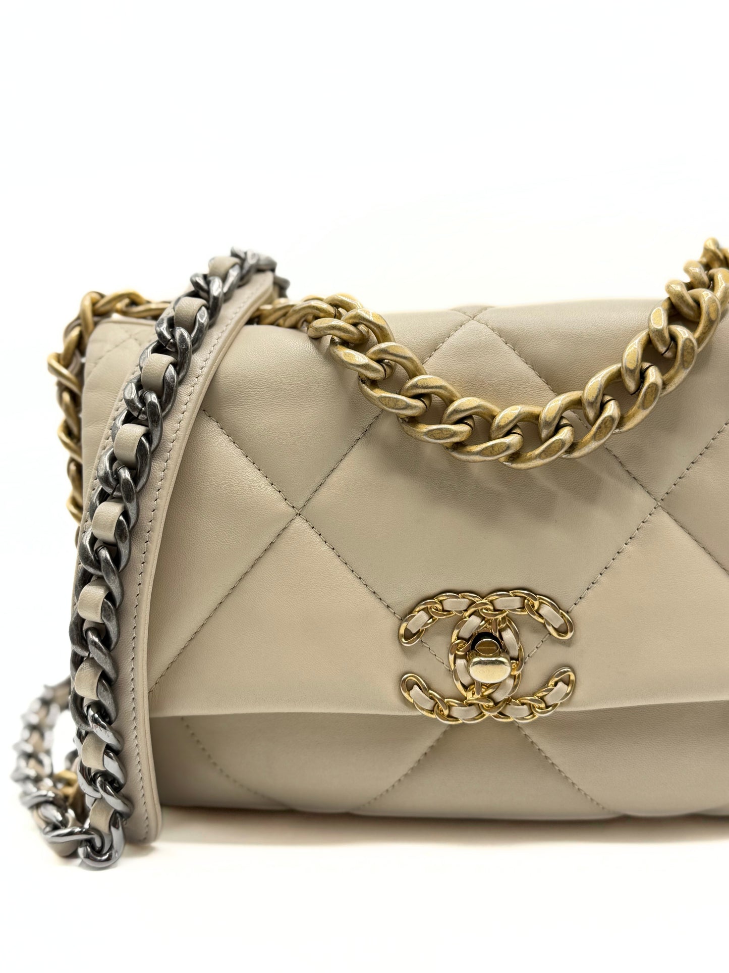 CHANEL | 19 Beige Small
