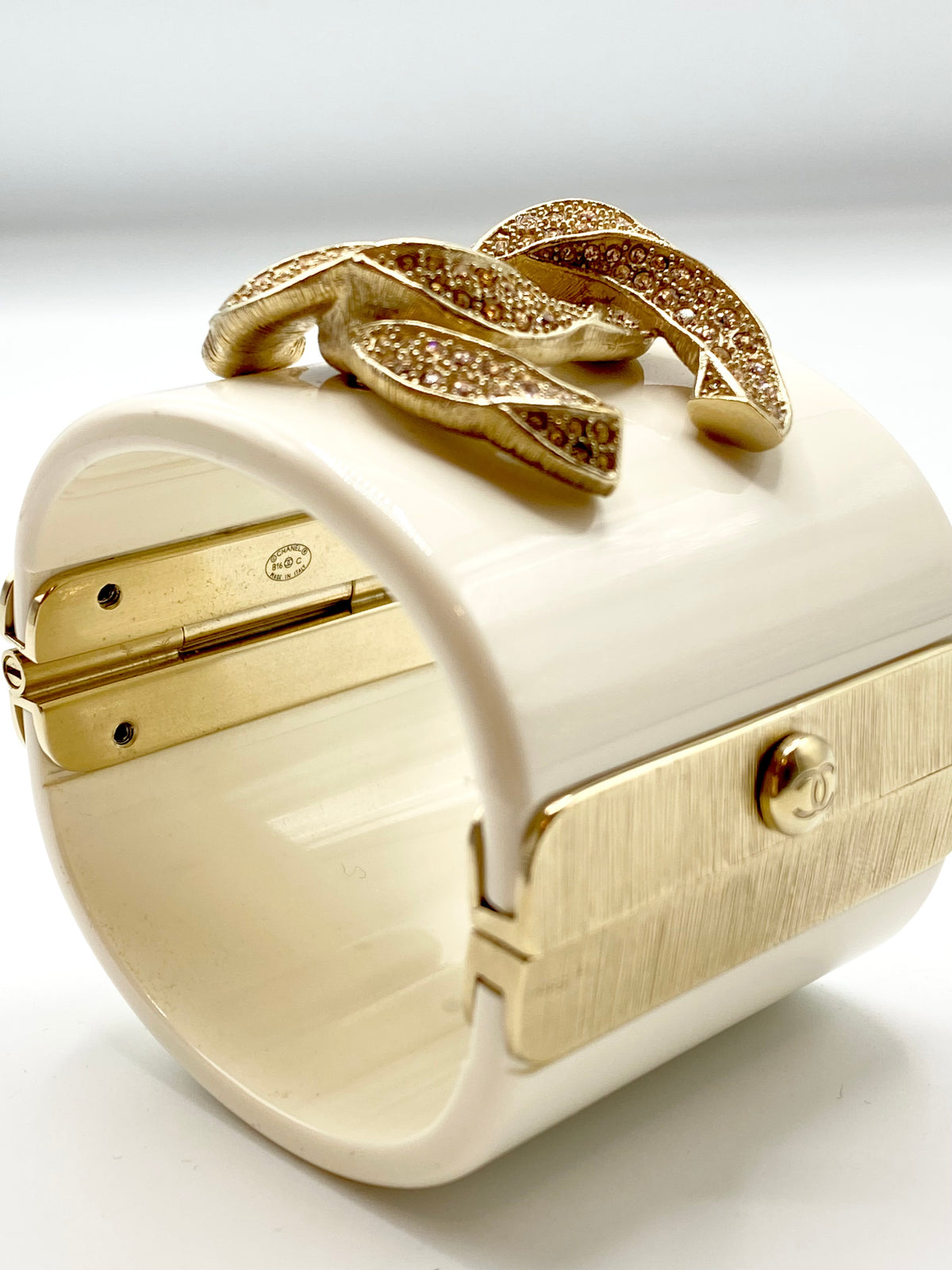 CHANEL | Manchette CC Strass