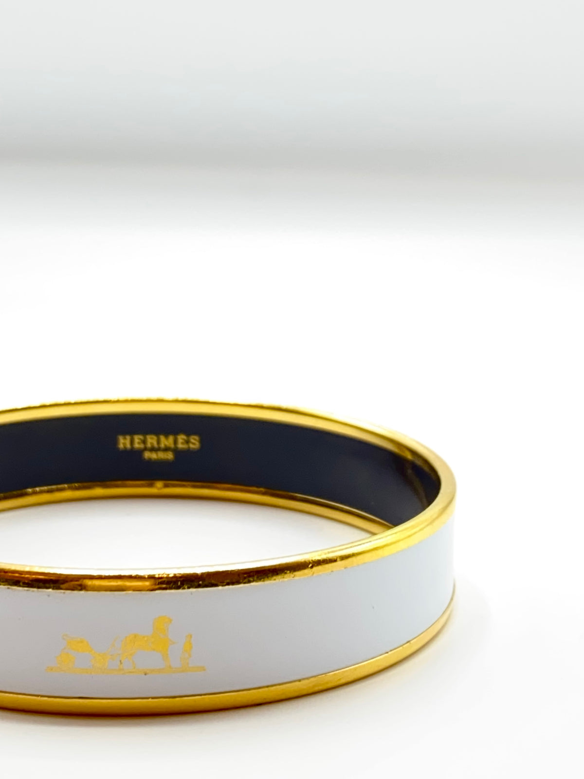 HERMES | White/Gold Caleche Enamel Bangle