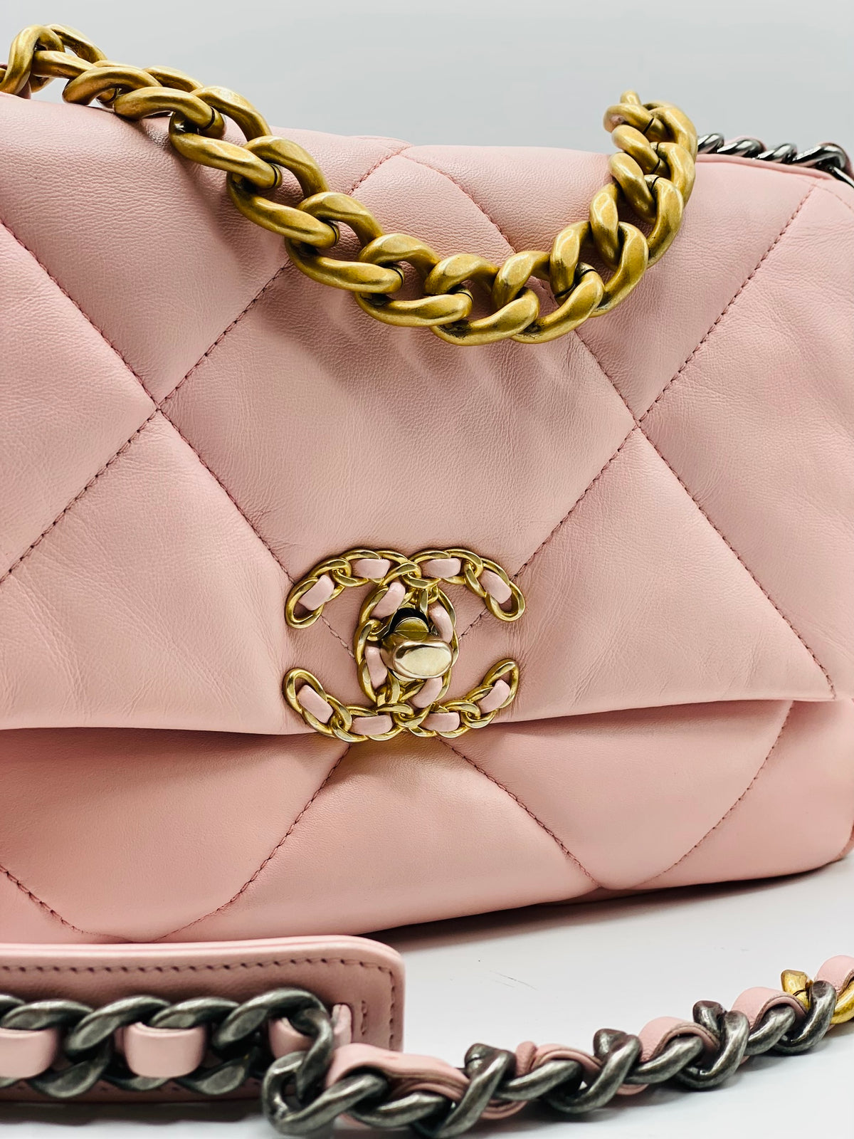 CHANEL | Chanel 19 in Pastel Pink