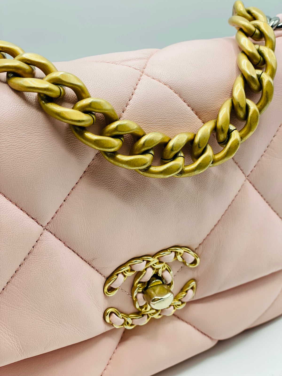 CHANEL | Chanel 19 in Pastel Pink