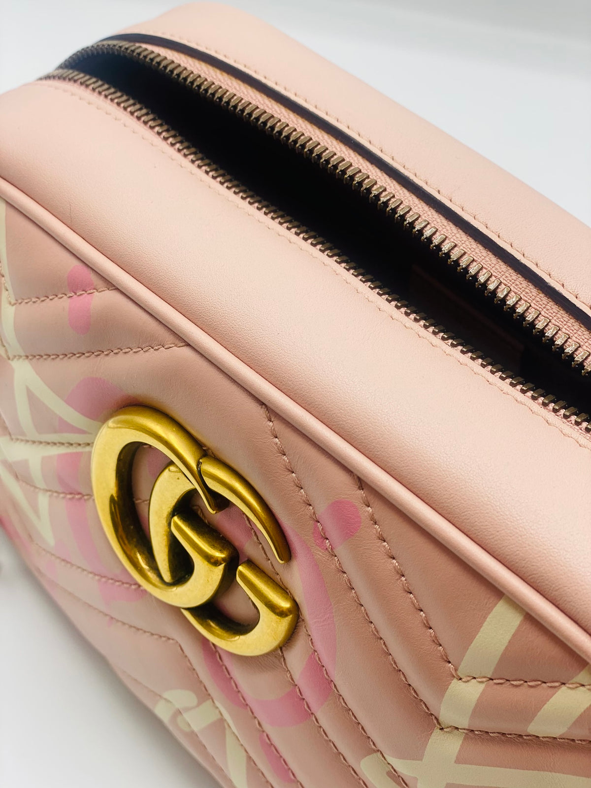 GUCCI | Calfskin Matelasse GucciGhost Small GG Marmont Pink  Ivory