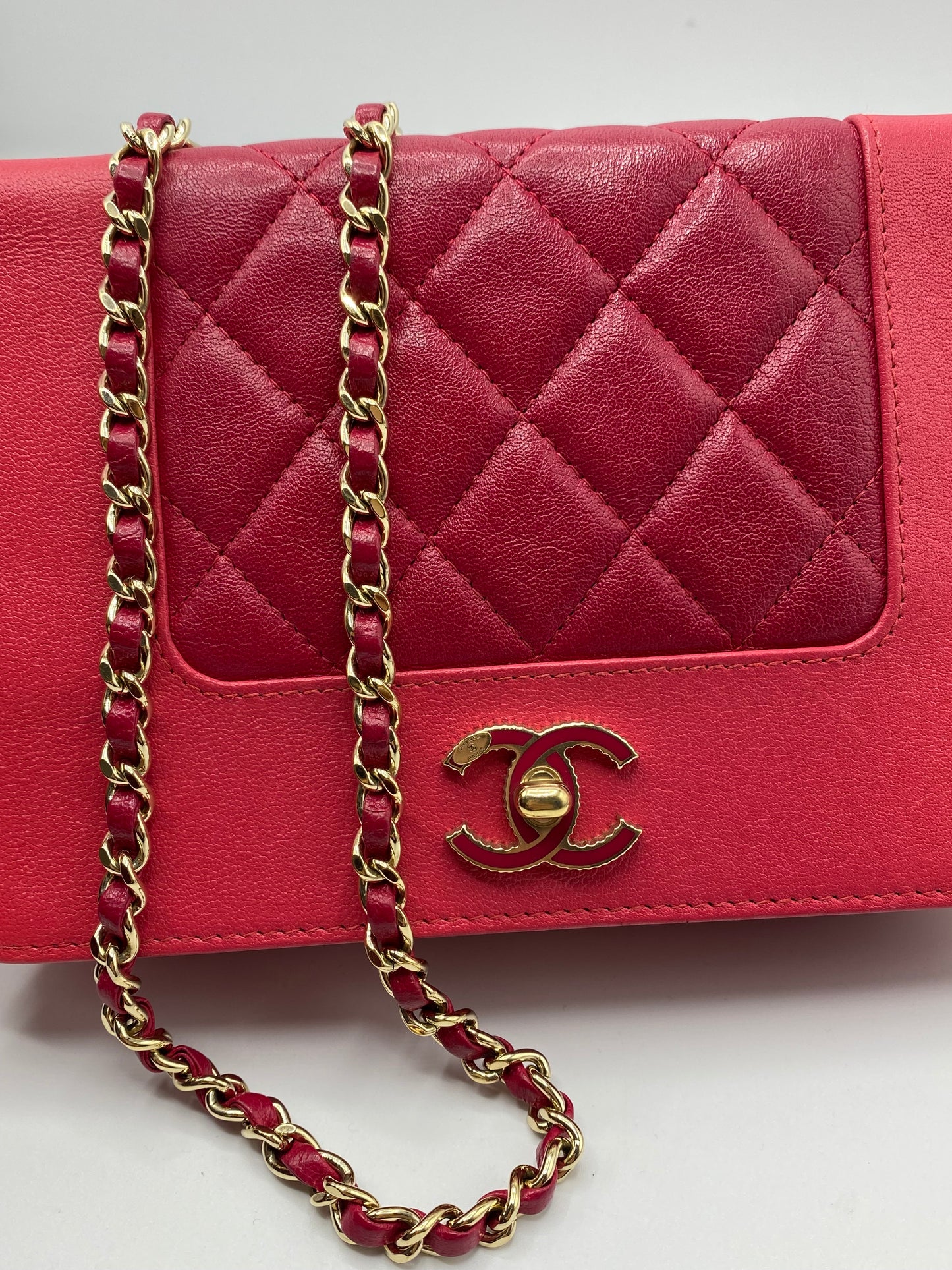 CHANEL | Bicolor Wallet on Chain