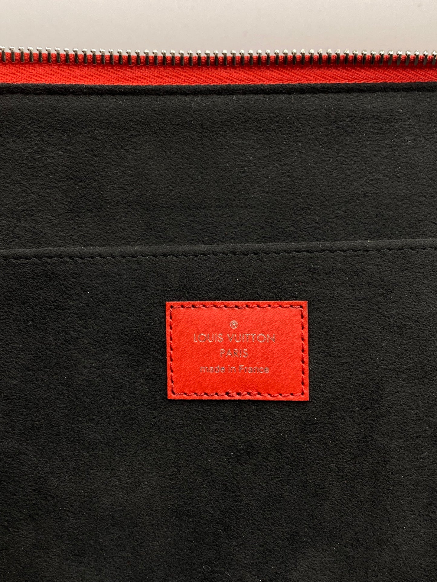 LOUIS VUITTON | Pochette Jour Epi X Supreme Limited Edition