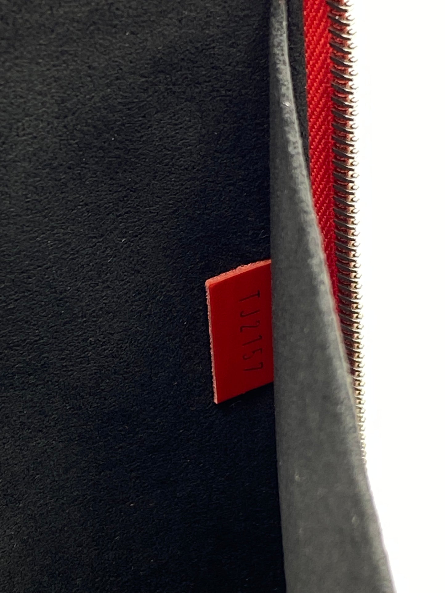 LOUIS VUITTON | Pochette Jour Epi X Supreme Limited Edition