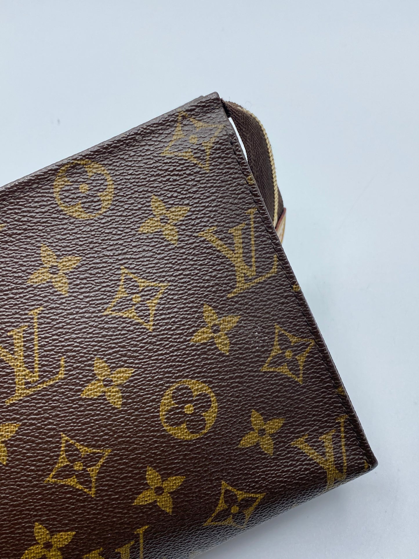 LOUIS VUITTON | Trousse Toilette