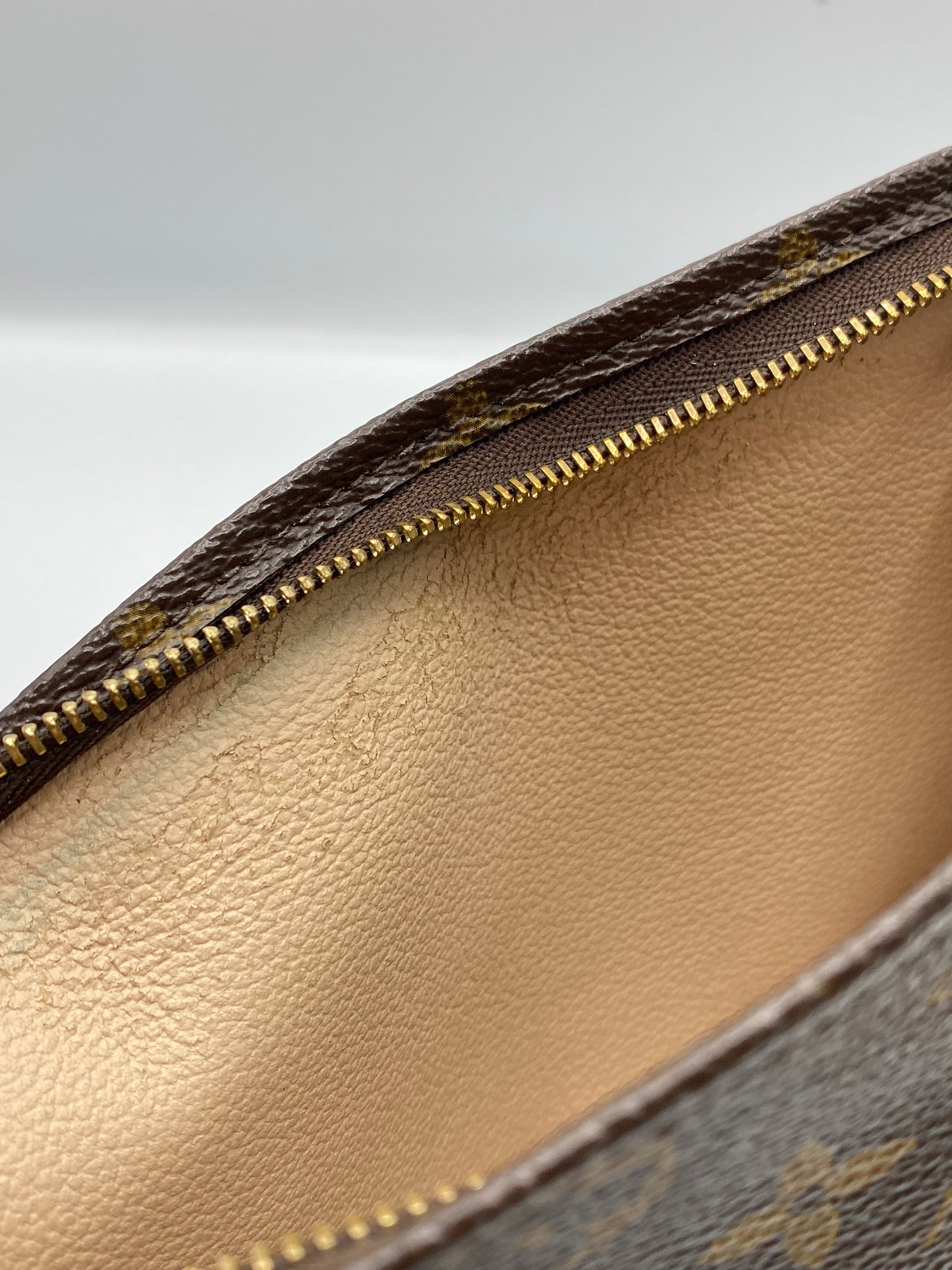 LOUIS VUITTON | Trousse Toilette