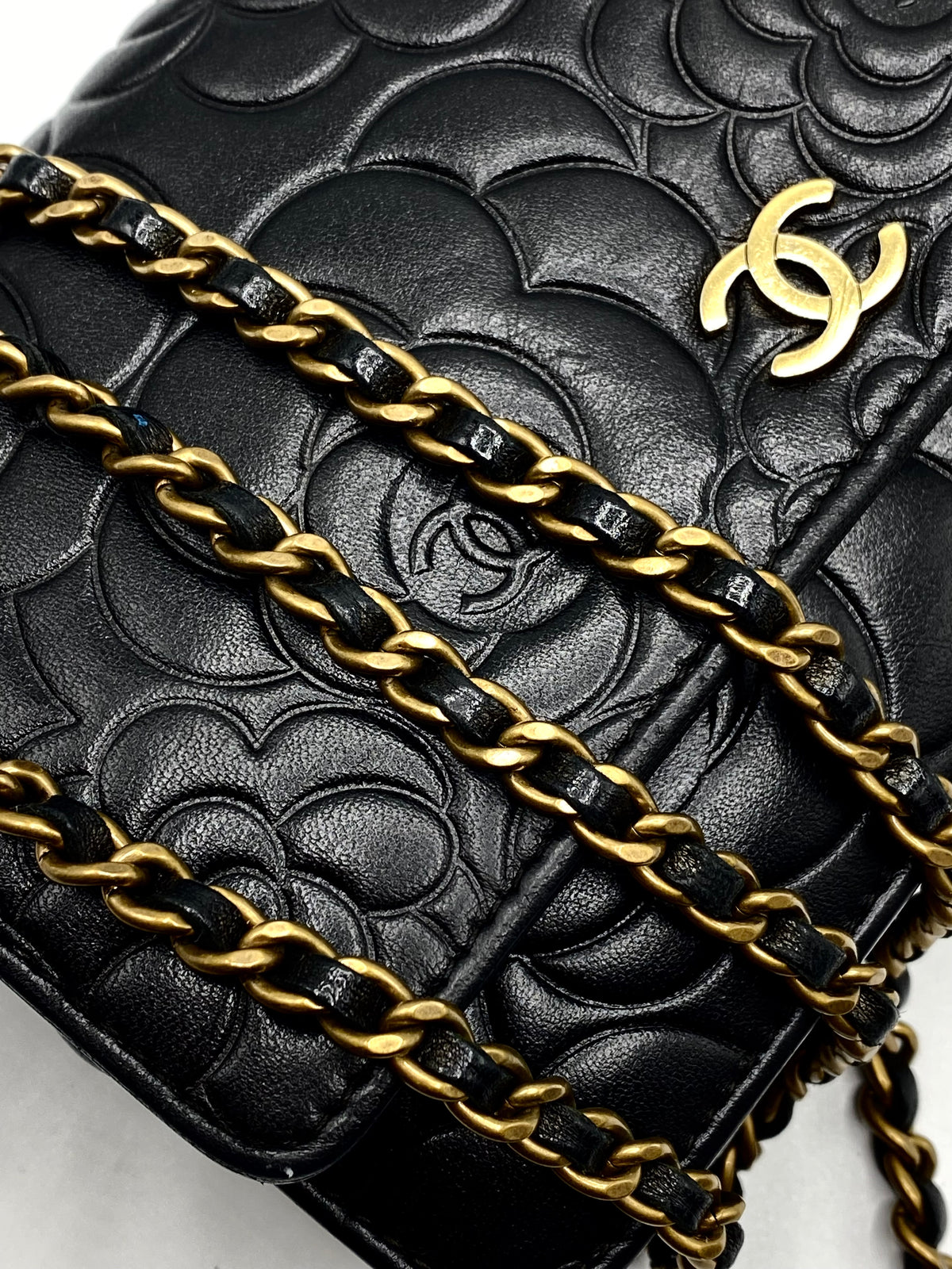 CHANEL |  Camellia Embossed Wallet On Chain